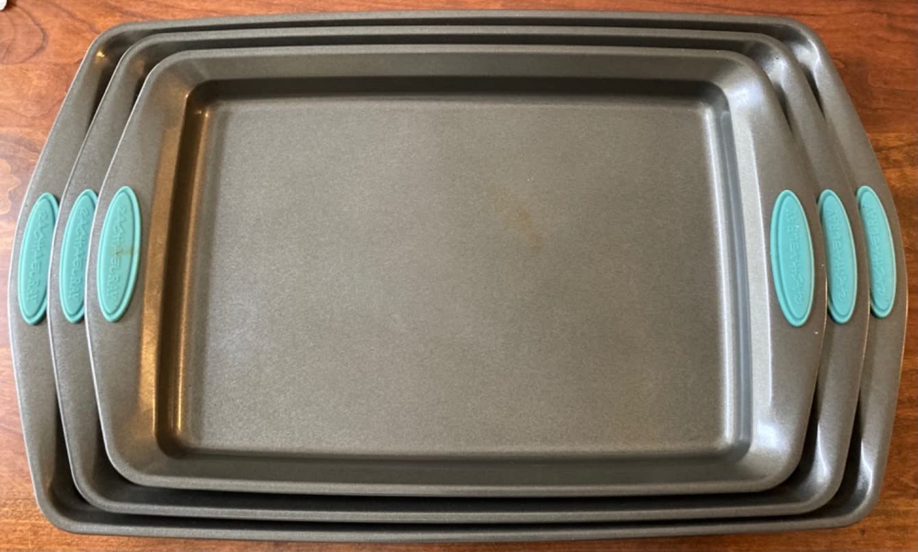 Rachael Ray Bakeware Nonstick Cookie Pan Set, Gray with Sea Salt Gray Silicone Grips, 3-Piece customer photo 1