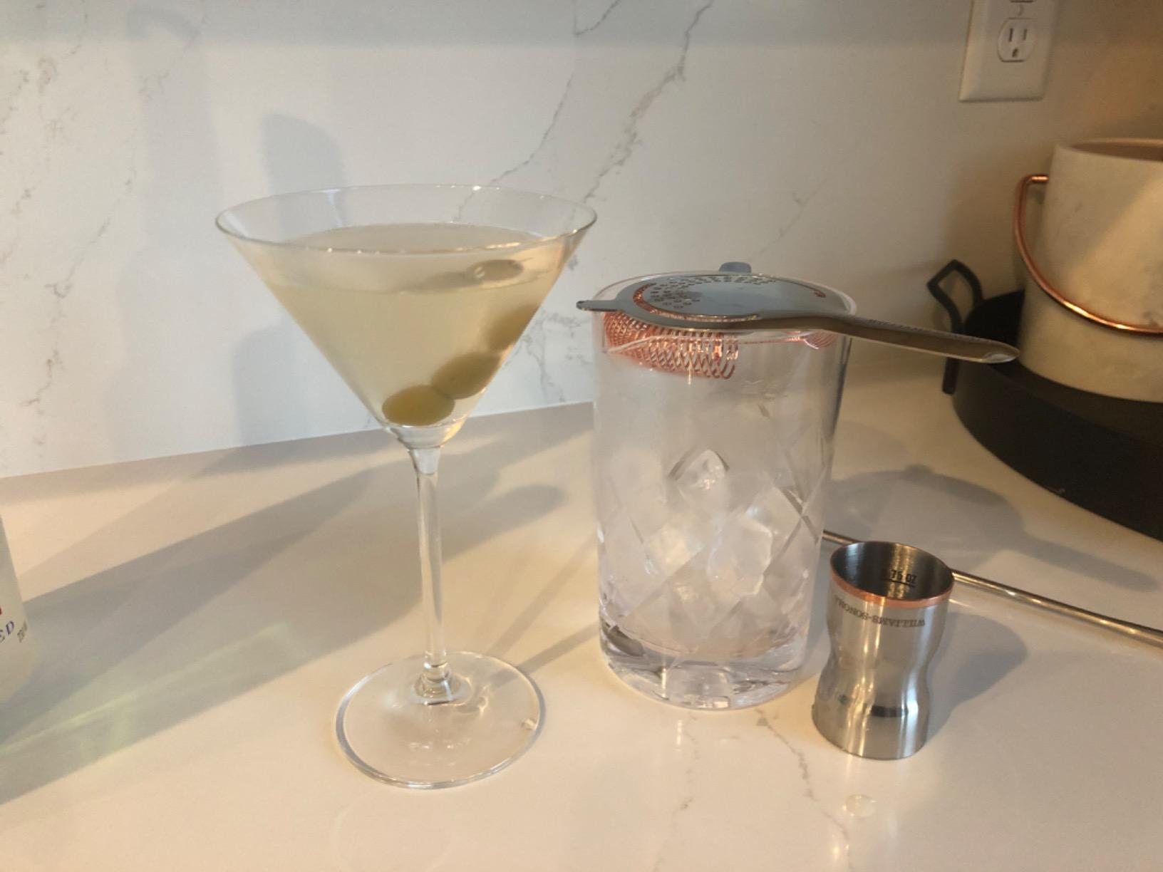 Hiware Professional 24 Oz Cocktail Mixing Glass, Thick Bottom Seamless Crystal Mixing Glass customer photo 1