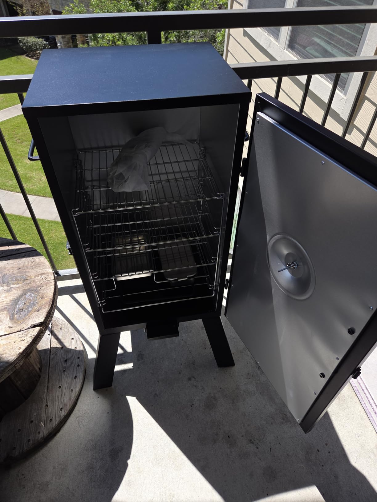 Masterbuilt 30-inch Electric Vertical BBQ Smoker with Analog Temperature Control, Chrome Smoking Racks and 535 Cooking Square Inches in Black, Model MB20070210 customer photo 2