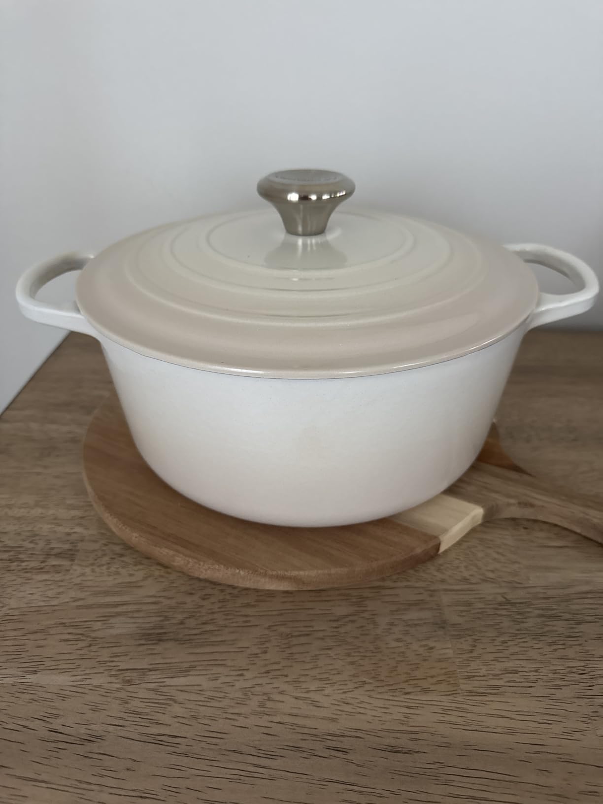Le Creuset Enameled Cast Iron Signature Round Dutch Oven, 5.5 qt., Meringue customer photo 1