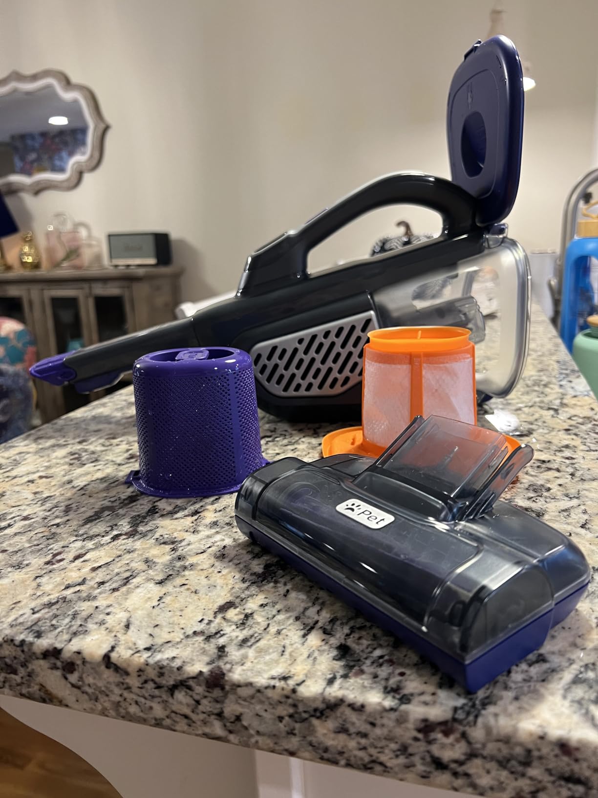 BLACK+DECKER dustbuster furbuster Pet Hair Vacuum with Motorized Pet Hair Brush, Handheld Vacuum Cordless for Home and Car, Rechargeable, Portable, Powerful Suction, AdvancedClean (HHVK515JP07) customer photo 1