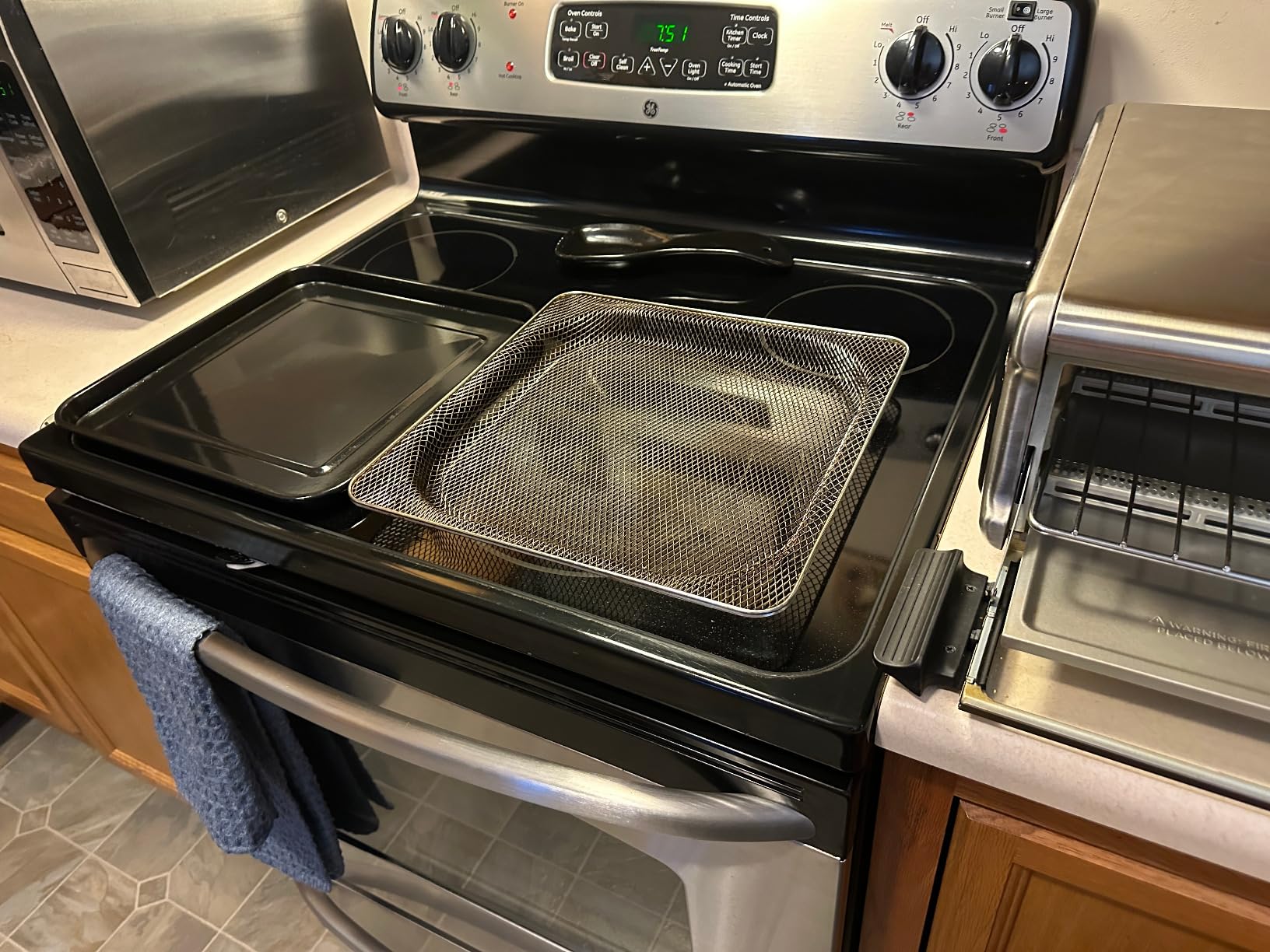 Ninja Digital Air Fry Countertop Oven, 8-in-1, XL, Silver, SP101 | Air fry, air roast, broil, bake, toast, bagel, dehydrate, keep warm, 1800W, Flip up & away customer photo 1