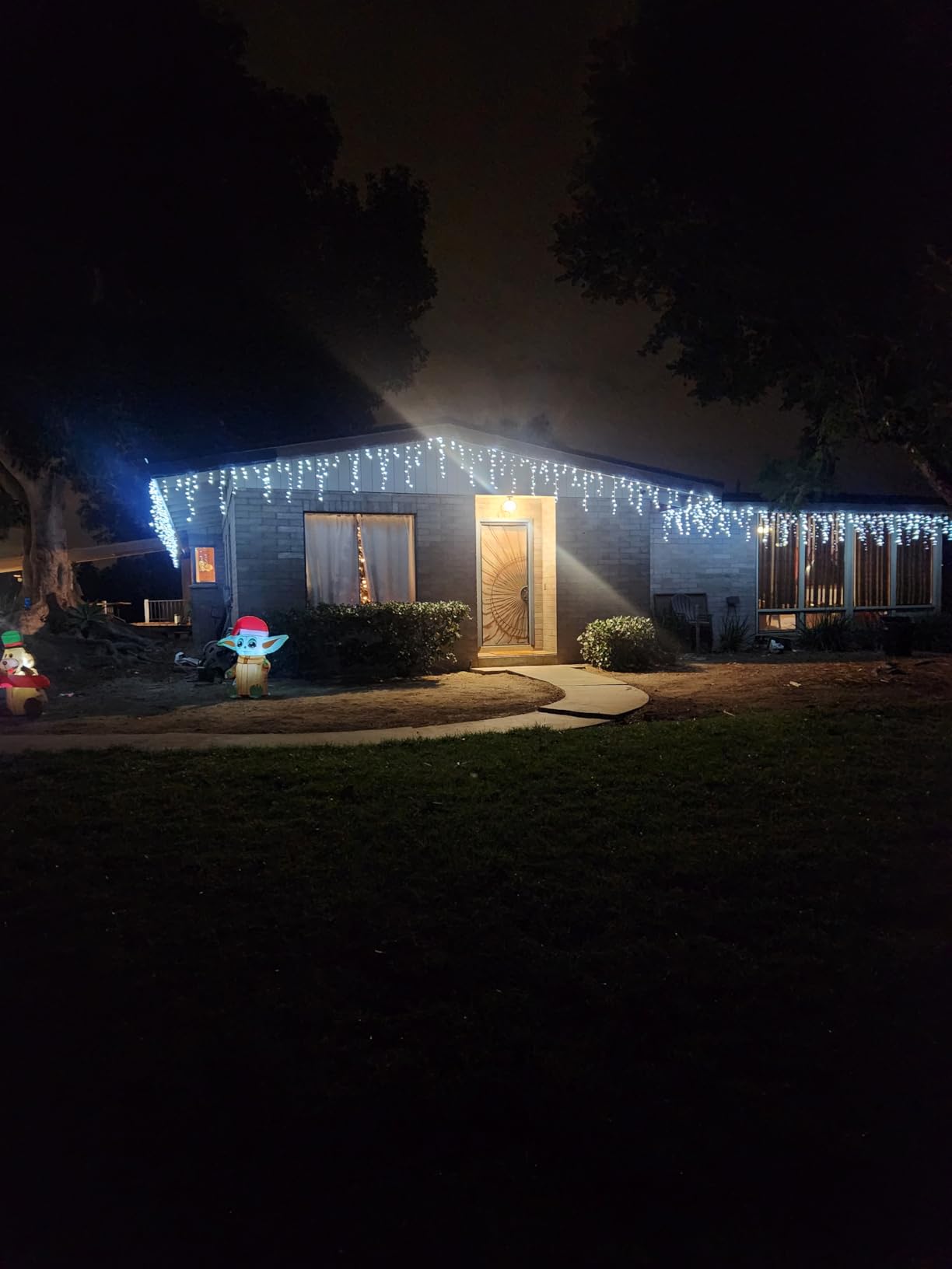 Toodour Christmas Icicle Lights Outdoor, 360 LED 29.5ft 8 Modes Fairy Icicle String Light with 60 Drops, Led Christmas Lights Twinkle for Holiday, Party, Wedding, Eaves, Xmas Decorations (Warm White) customer photo 2