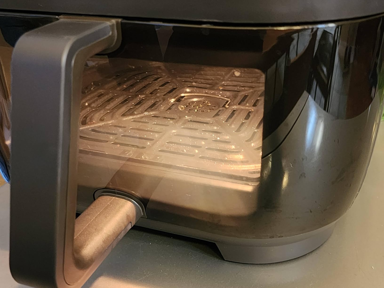 Instant Pot Vortex 6QT XL Air Fryer, 4-in-1 Functions that Crisps, Roasts, Reheats, Bakes for Quick Easy Meals, 100+ In-App Recipes, is Dishwasher-Safe, from the Makers of Instant Pot, Black customer photo 1