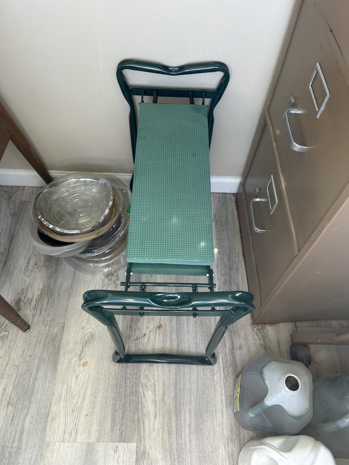Pure Garden 2-in-1 Foldable Garden Kneeler and Seat, Green | Garden Kneeling Pad Stool - Removable Pockets for Gardening Tools - Gardening Gifts for Women, Mom, Dad, Seniors Grandparents customer photo 1