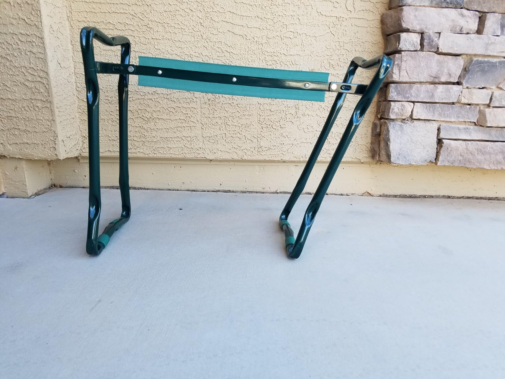 Pure Garden 2-in-1 Foldable Garden Kneeler and Seat, Green | Garden Kneeling Pad Stool - Removable Pockets for Gardening Tools - Gardening Gifts for Women, Mom, Dad, Seniors Grandparents customer photo 2
