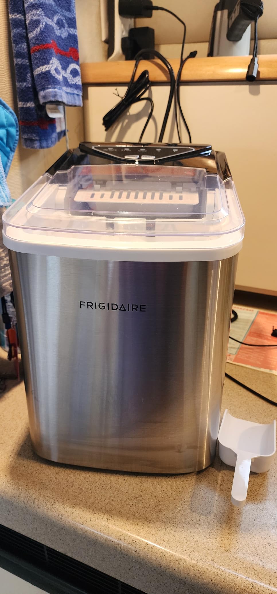 Frigidaire EFIC123-SS Counter Top Maker, Produces 26 pounds Ice per Day, Stainless Steel customer photo 1