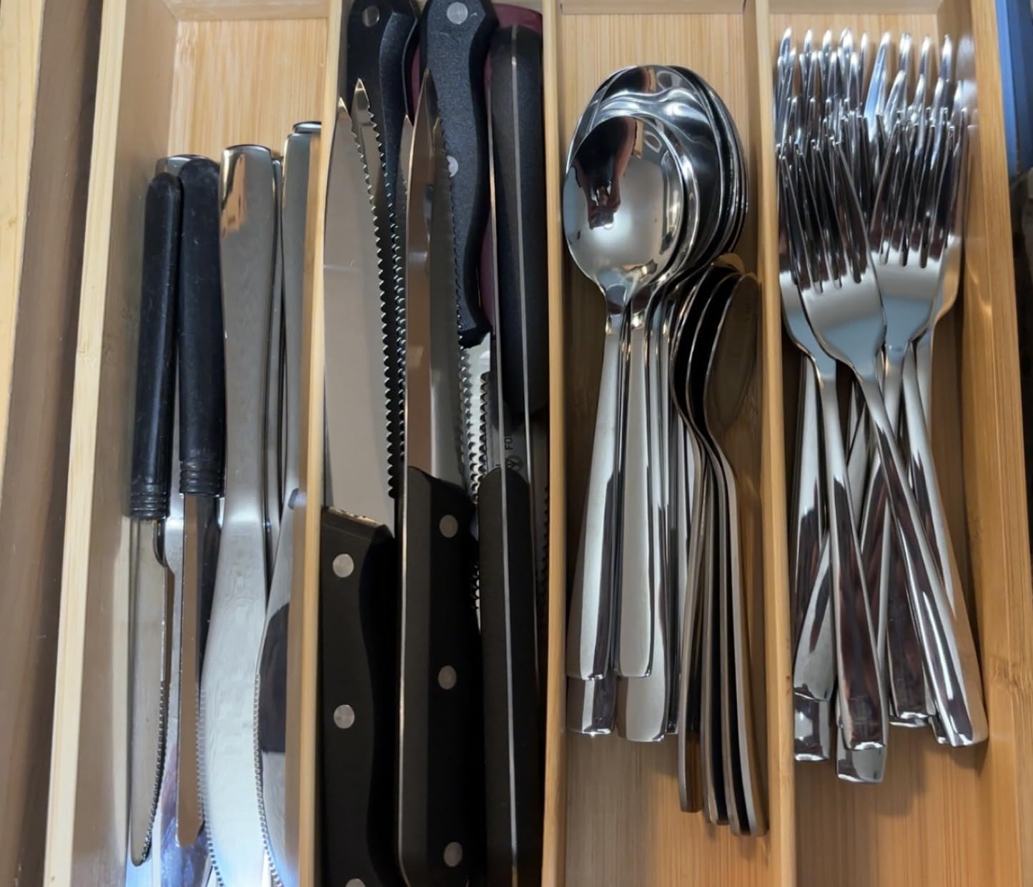 HIWARE 48-Piece Silverware Set with Steak Knives for 8, 18/8 Stainless Steel Flatware Cutlery Set For Home Kitchen Restaurant Hotel, Kitchen Utensils Set, Mirror Polished, Dishwasher Safe customer photo 1