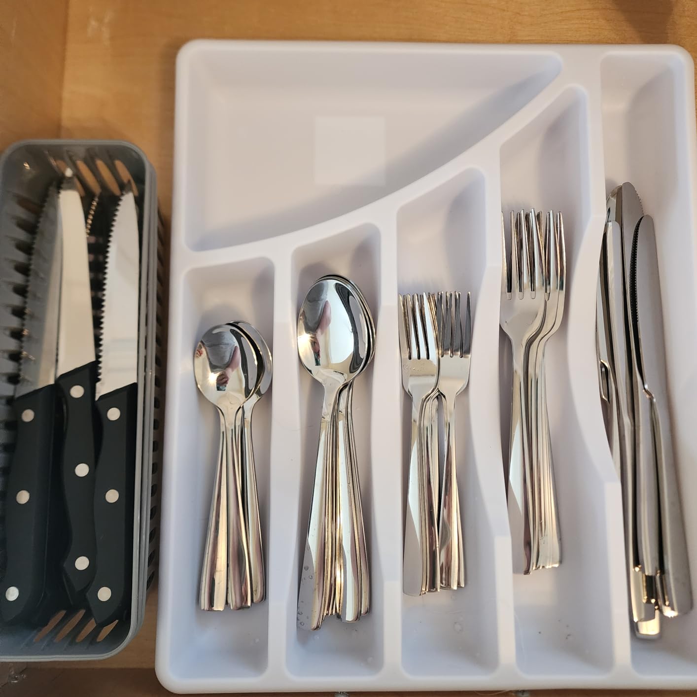 HIWARE 48-Piece Silverware Set with Steak Knives for 8, 18/8 Stainless Steel Flatware Cutlery Set For Home Kitchen Restaurant Hotel, Kitchen Utensils Set, Mirror Polished, Dishwasher Safe customer photo 2