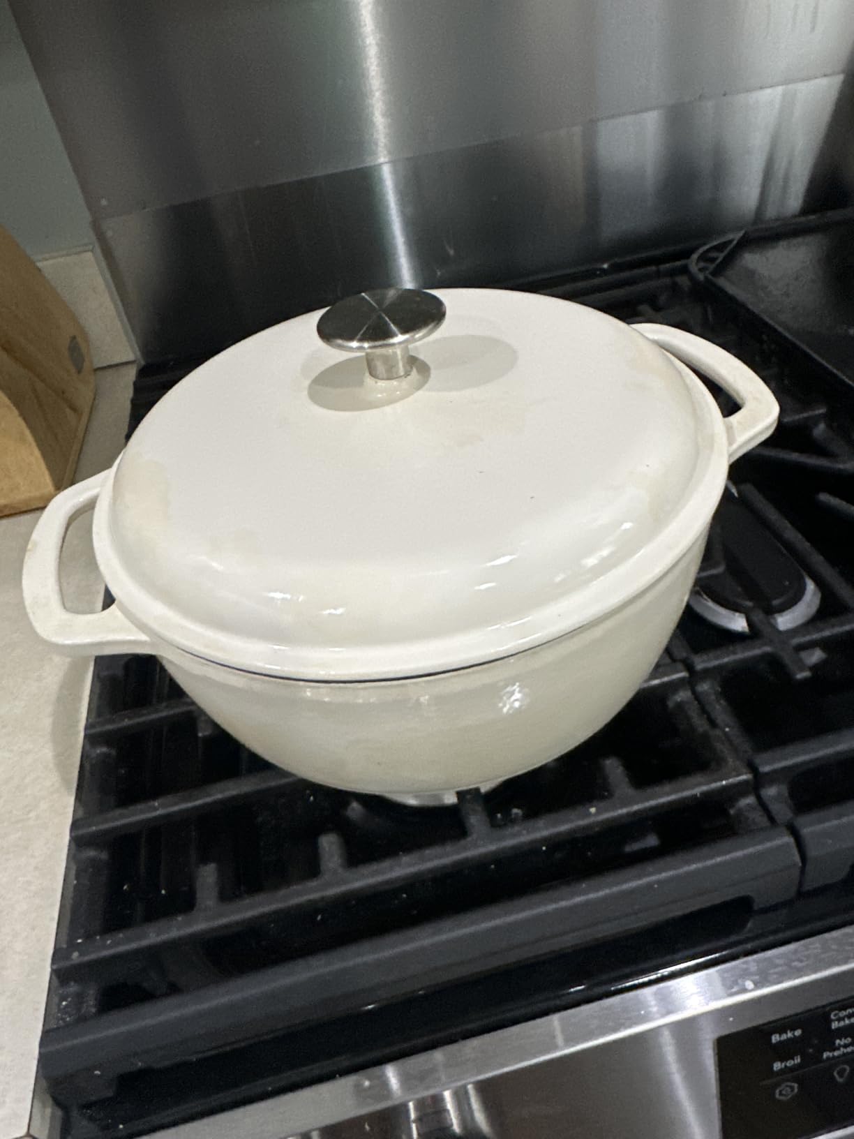 Amazon Basics Enameled Cast Iron Dutch Oven Pot with Lid, Round, Dual Handles, Heavy-Duty, Oven Safe for Stews, Roasting, Baking, 7.3-Quart, Navy customer photo 1