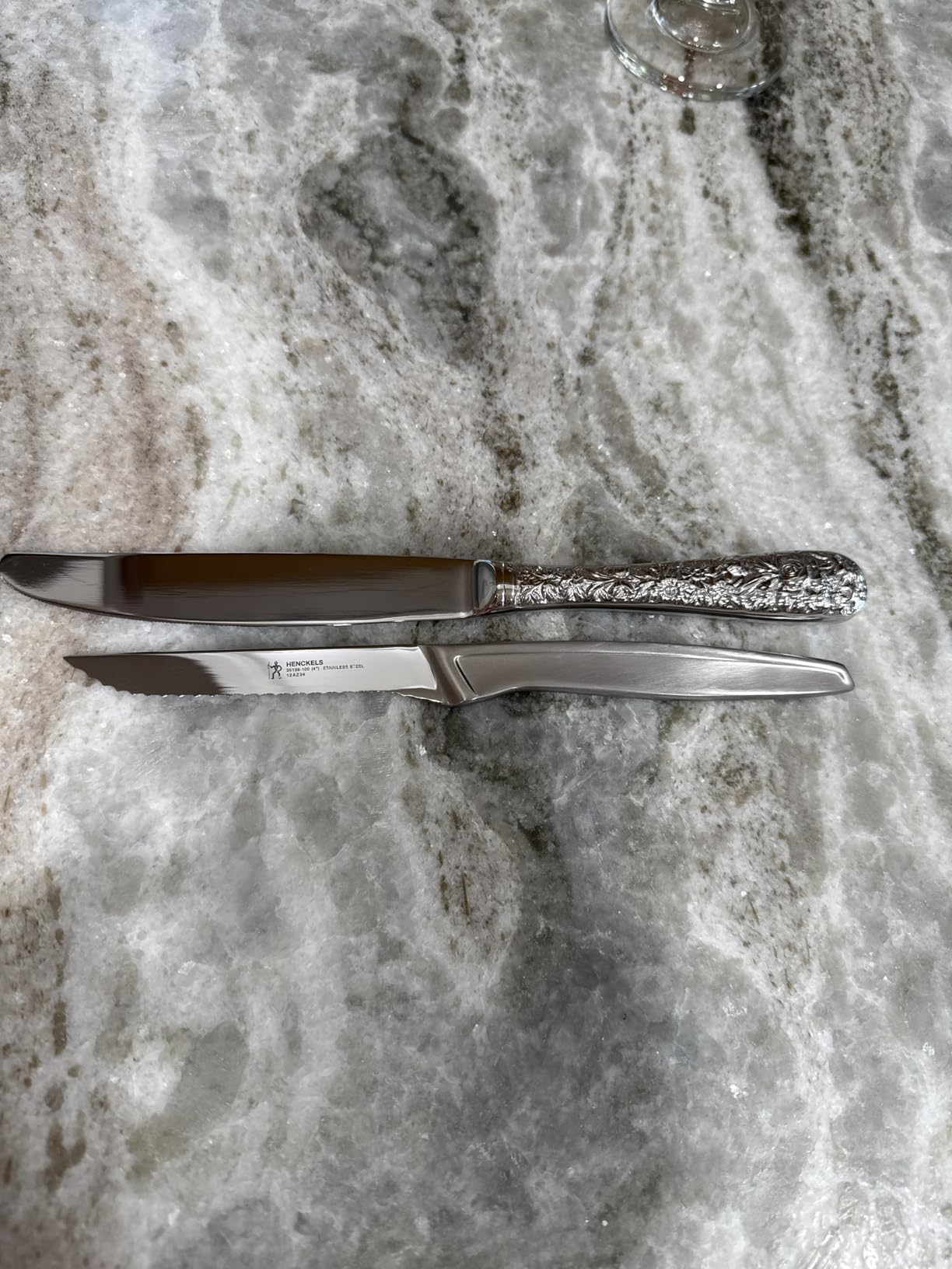 HENCKELS Solution Steak Knife Set of 8, Razor-Sharp, German Engineered | Informed by 100+ Years of Mastery. Dishwasher safe, Effortlessly Slice Through Meats customer photo 1