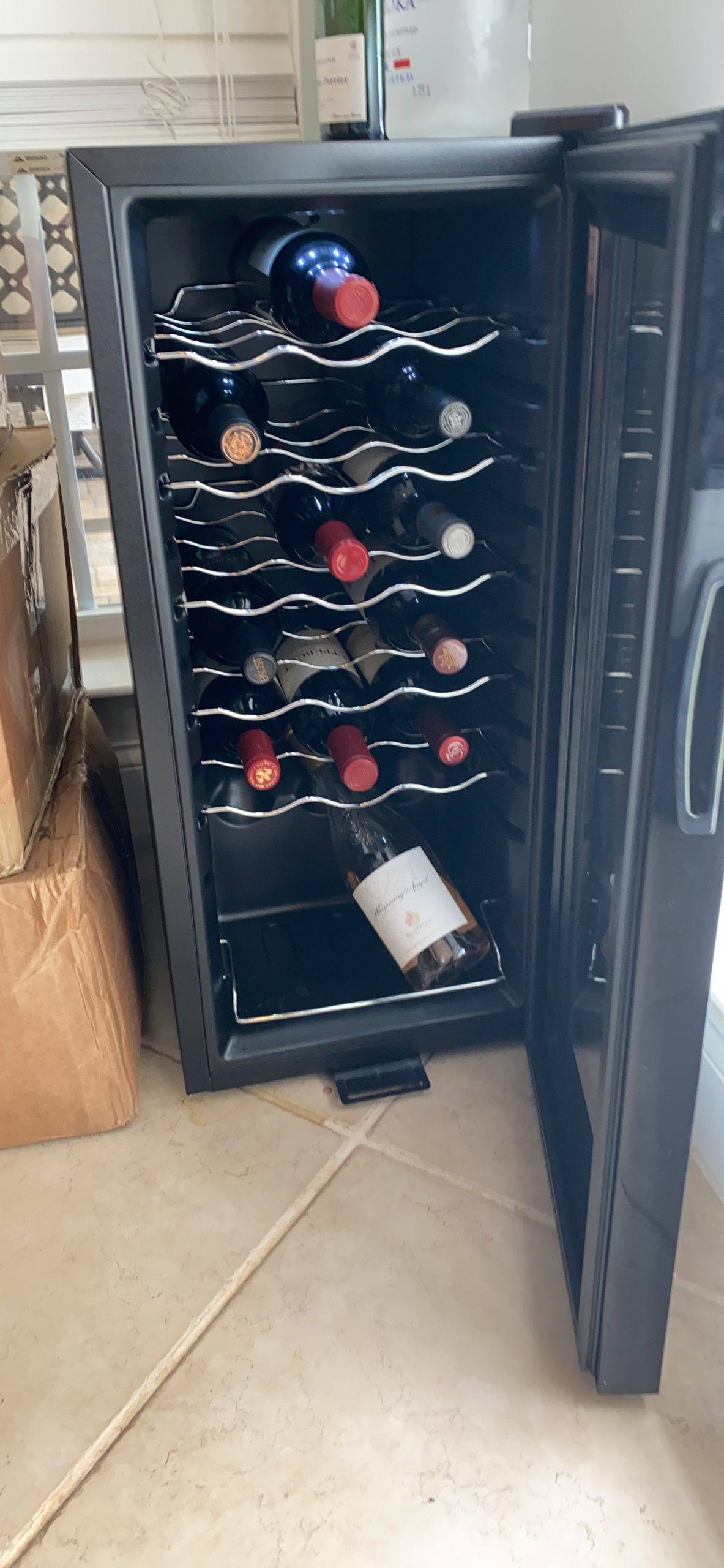 Ivation 18 Bottle Compressor Wine Cooler Refrigerator w/Lock, Large Freestanding Wine Cellar For Red, White, Champagne or Sparkling Wine, 41f-64f Digital Temperature Control Fridge Glass Door Black customer photo 2