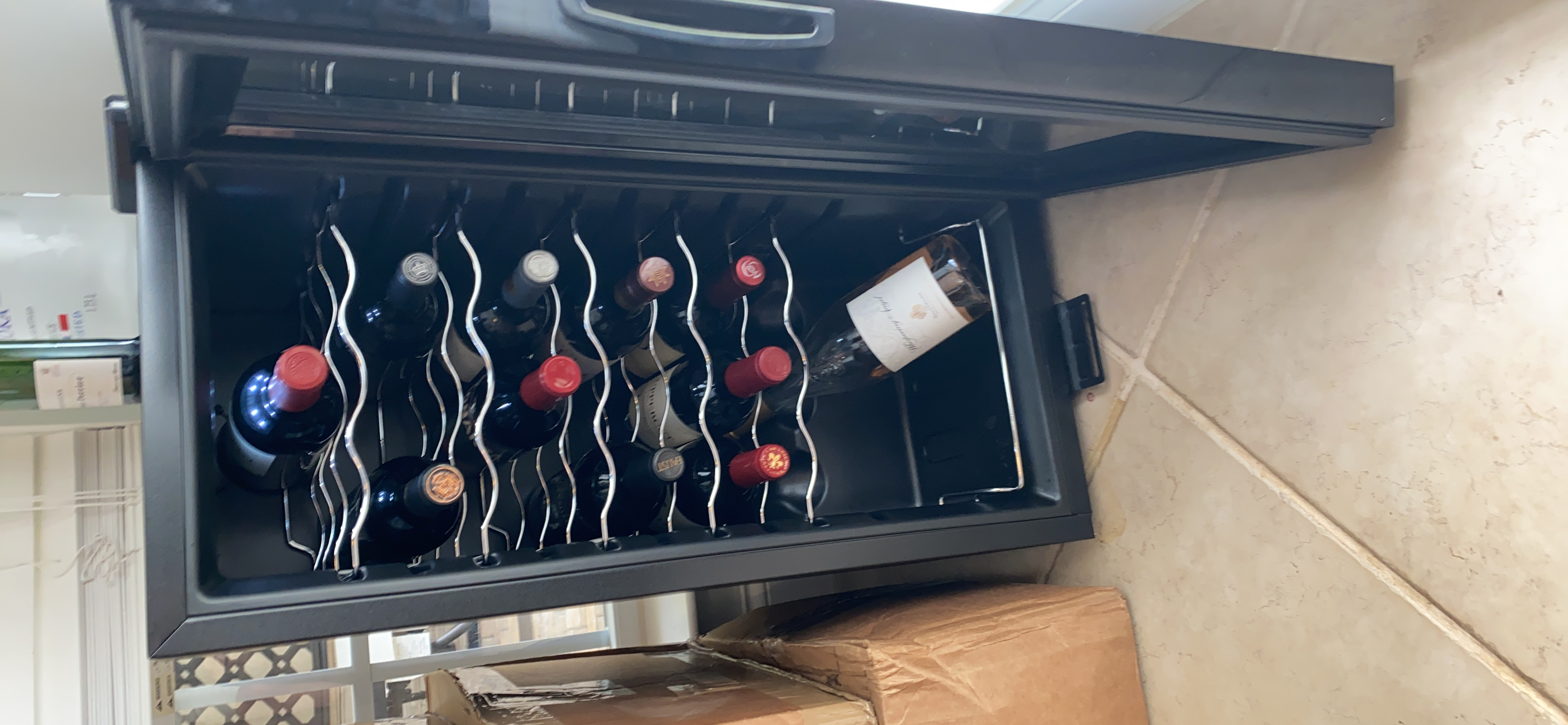 Ivation 18 Bottle Compressor Wine Cooler Refrigerator w/Lock, Large Freestanding Wine Cellar For Red, White, Champagne or Sparkling Wine, 41f-64f Digital Temperature Control Fridge Glass Door Black customer photo 2