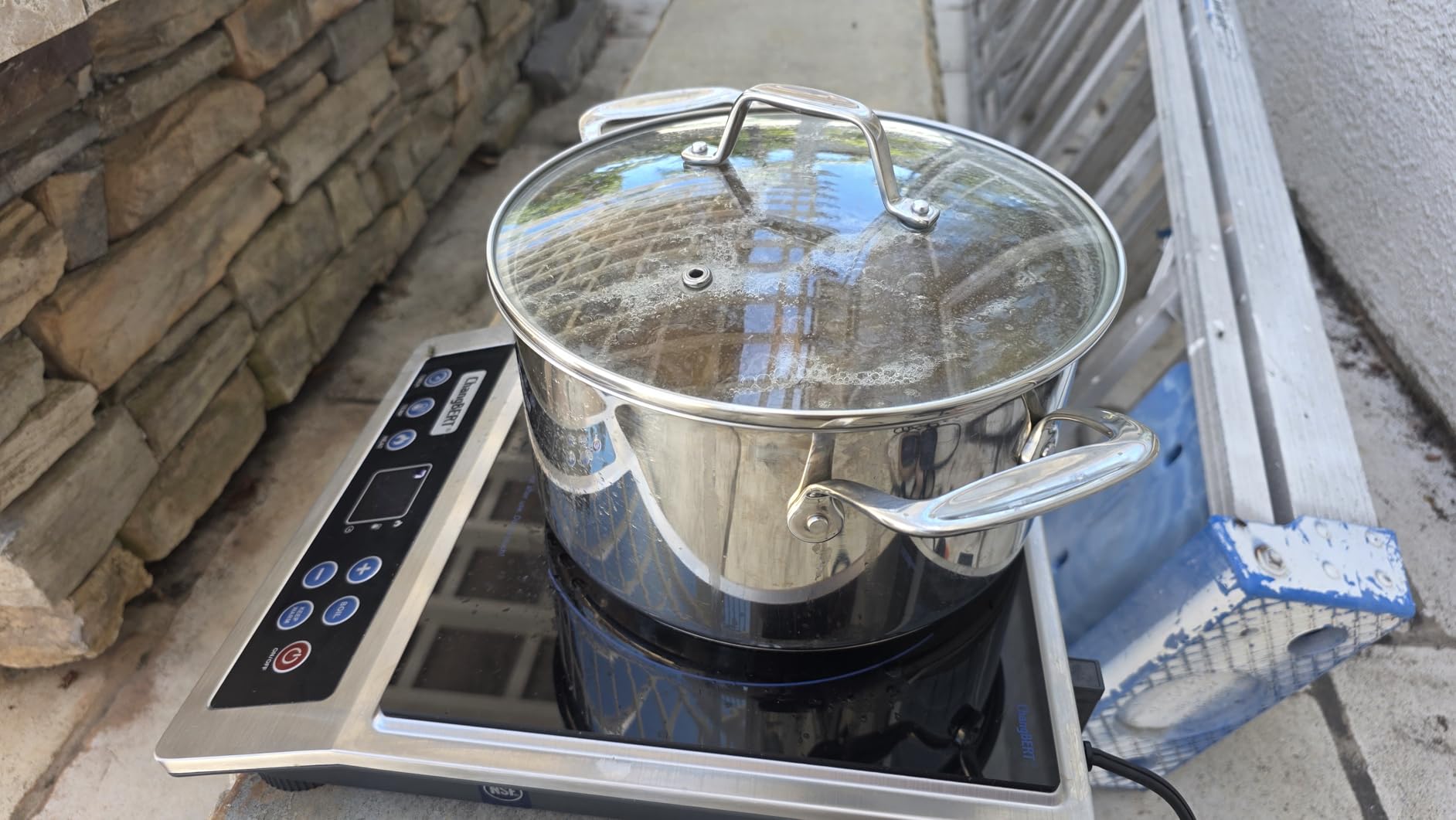 NutriChef 15-Quart Stainless Steel Stock Pot with Tempered Glass Lid - Induction Compatible Large Stockpot, Ideal for Stews & Soups, Dishwasher Safe - NCSP16 customer photo 1