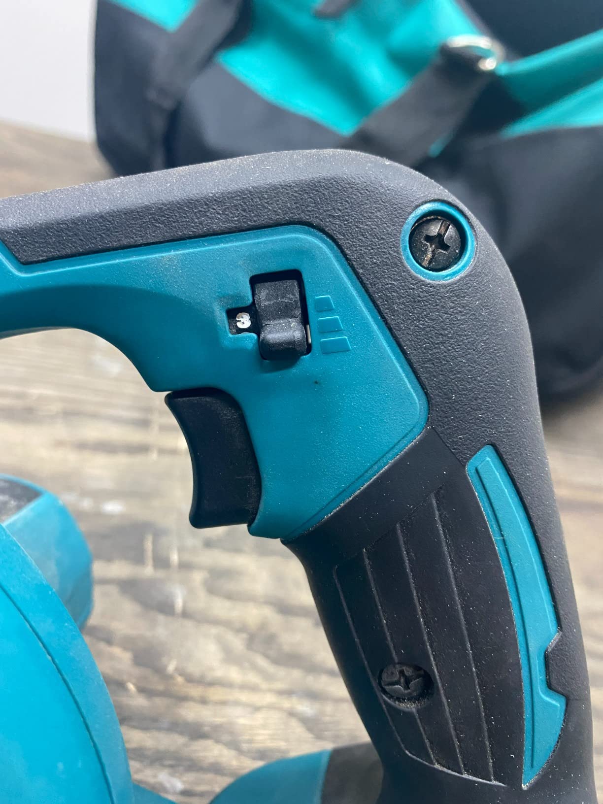 Makita DUB185Z Cordless Handheld Leaf Blower Powered by 18V LXT Li-Ion Battery customer photo 1