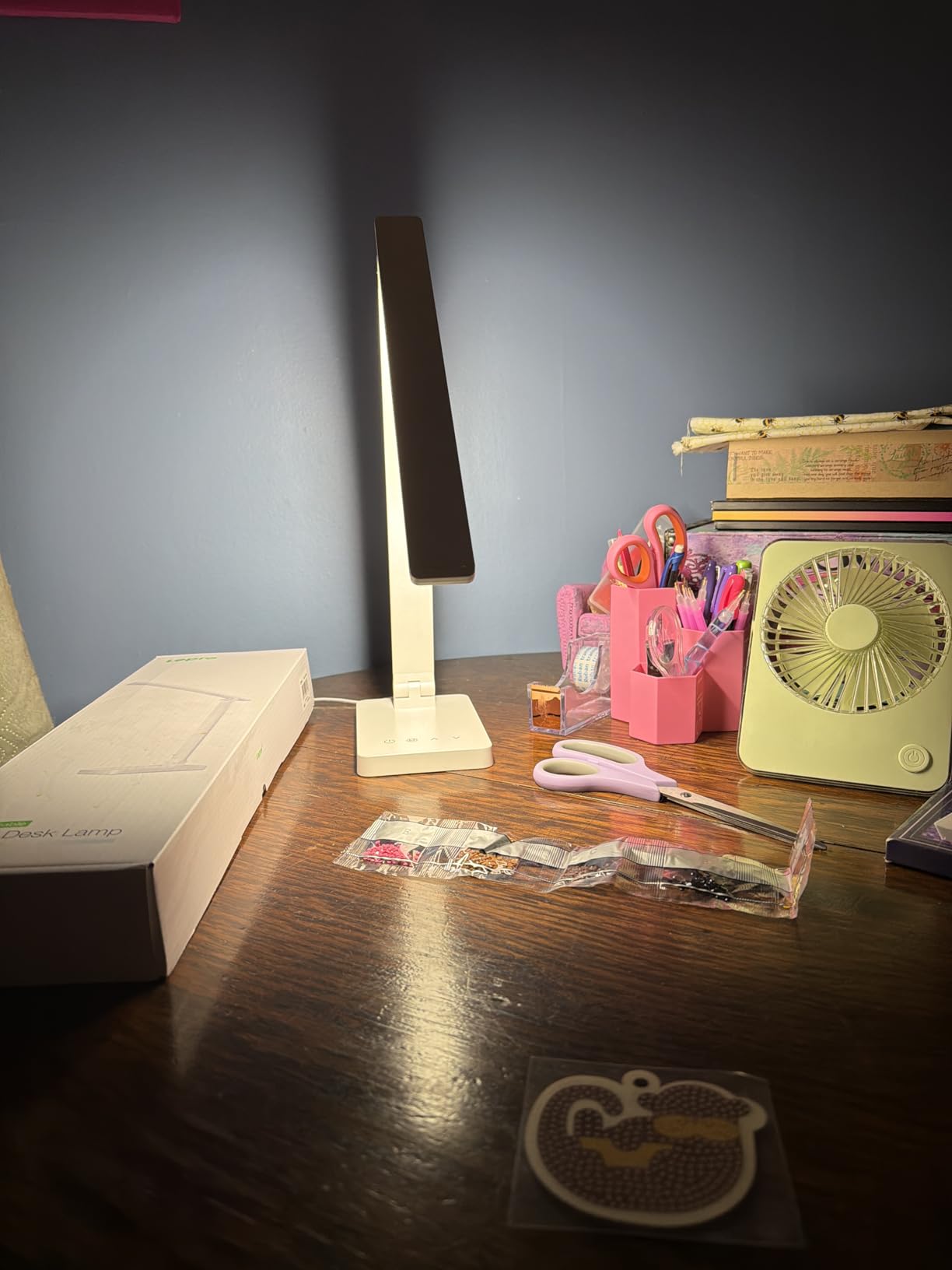 Lepro LED Desk Lamp for Home Office, 9.5W 750LM Touch Desk Light, Black customer photo 1