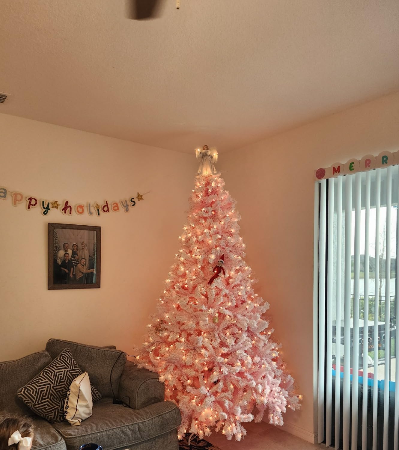 Yaheetech 6ft Pre-Lit Snow Flocked Artificial Christmas Tree, 250 Lights customer photo 1