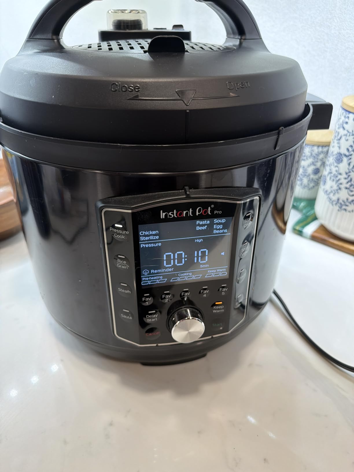 Instant Pot Pro (8 QT) 10-in-1 Pressure Cooker, Slow Cooker, Rice/Grain Cooker, 8 QT customer photo 1