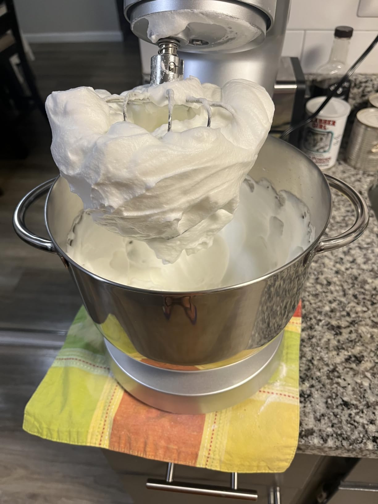 Aucma Stand Mixer,6.5-QT 660W 6-Speed Tilt-Head Food Mixer, Kitchen Electric Mixer with Dough Hook, Wire Whip & Beater (Gray, 6.5QT) customer photo 1
