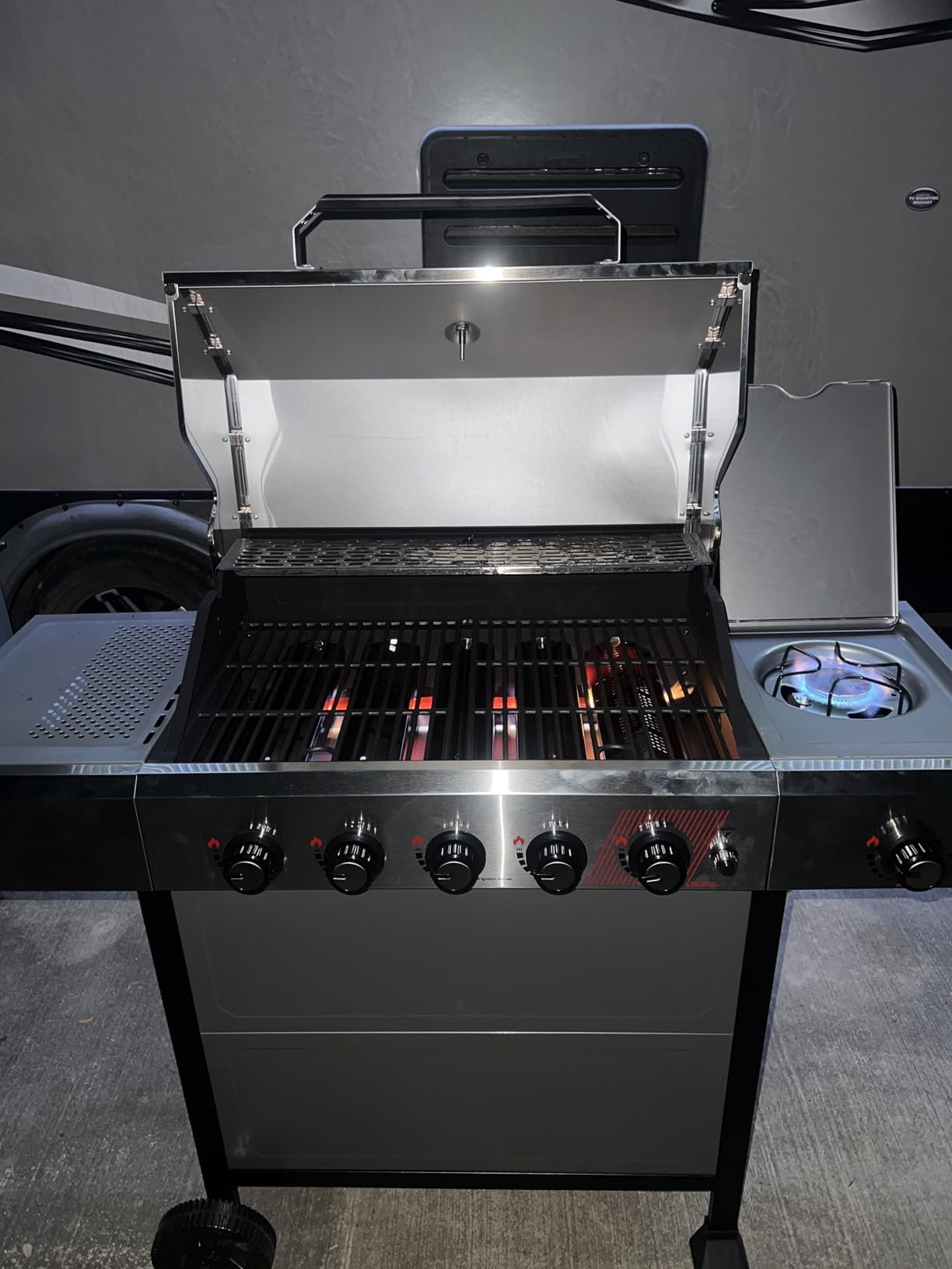 Royal Gourmet GA5401T 5-Burner BBQ Liquid Propane Gas Grill with Side Burner, Stainless Steel 61,000 BTU Output for Patio Garden Picnic Backyard Cooking, Silver customer photo 1