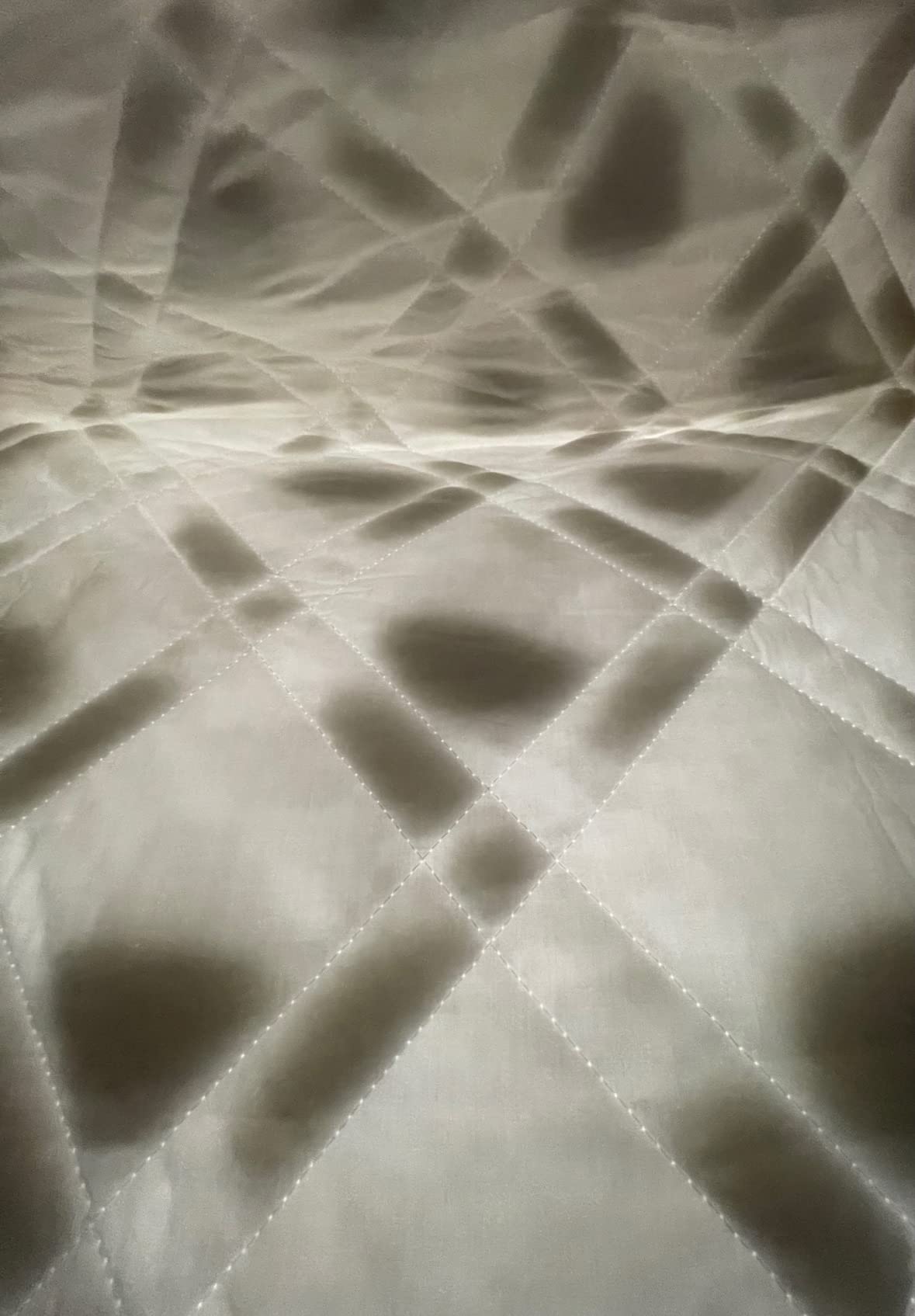 Aricove Cooling Weighted Blanket, 12 lbs, Twin Size for Adults, Luxury Heavy Blanket, Silky Soft Bamboo Viscose, 48x72 inches, Machine Washable, White customer photo 1