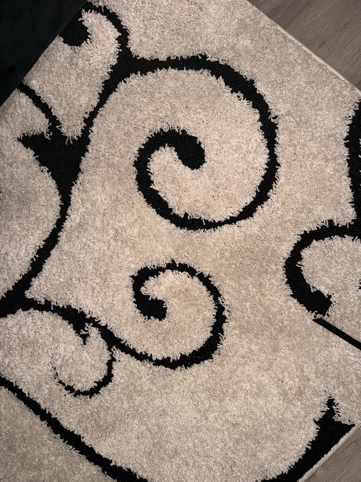 SAFAVIEH Florida Shag Collection Area Rug - 8' x 10', Ivory & Beige, Scroll Design, Non-Shedding & Easy to Clean, High-Low Plush Pile, Ideal for Living Room, Bedroom, Dining Space (SG455-13LT) customer photo 2