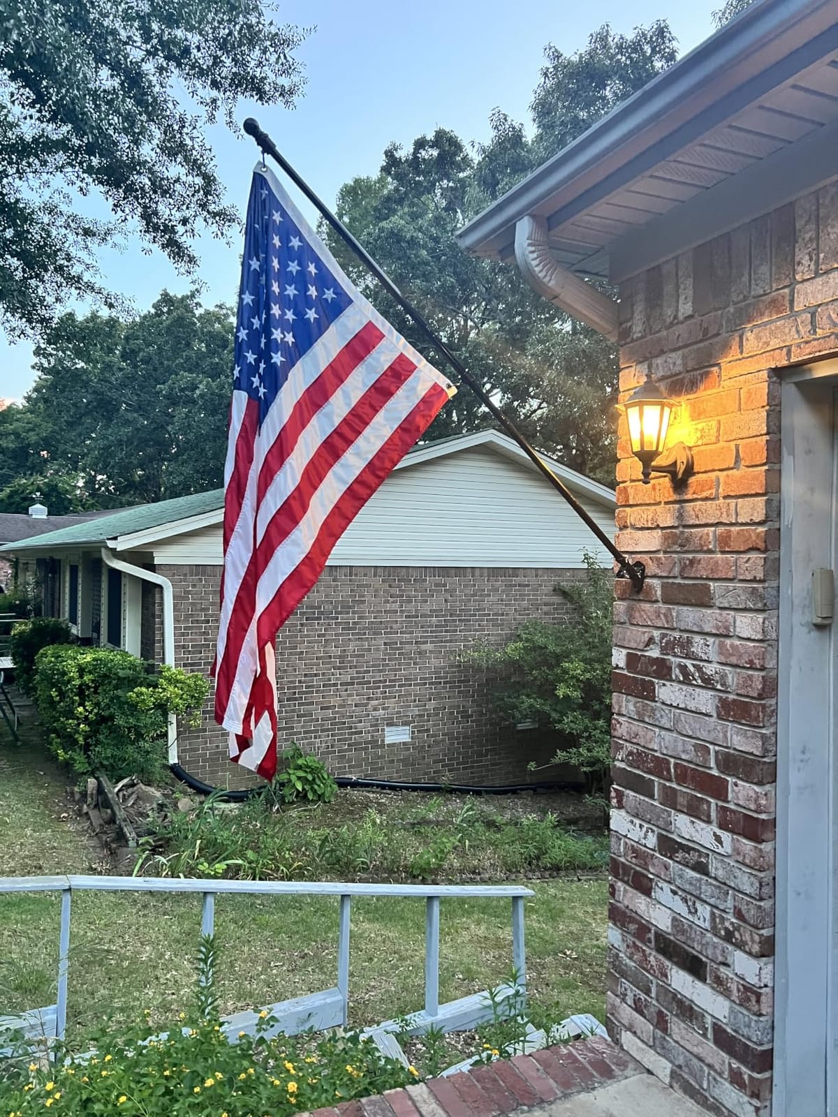ZMTECH Flag Pole - Upgraded Bracket, 6 FT Stainless Steel Flag Poles for Outside House, Residential or Commerical, Tangle Free Flag Pole Kit for American Flag (Without Flag, Black) customer photo 2