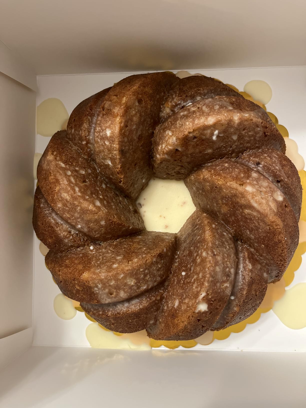 Nordic Ware NW 95577 75th Anniversary Braided Rope Bundt Cake Pan, Gold 12 Cup Capacity customer photo 1