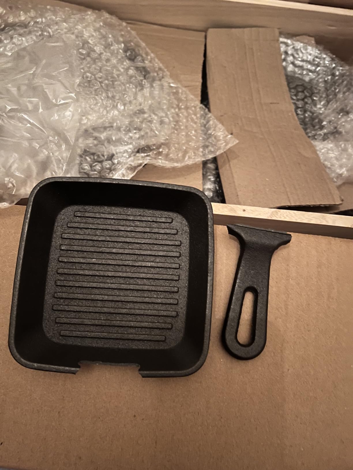 8 Piece Pre-Seasoned Dutch Oven Cooking Set Cast Iron Camping Kitchen Cookware Bakeware Skillets & Square Grill Pan w/Vintage Carrying Wood Box for Ourdoor Home BBQ Baking customer photo 1