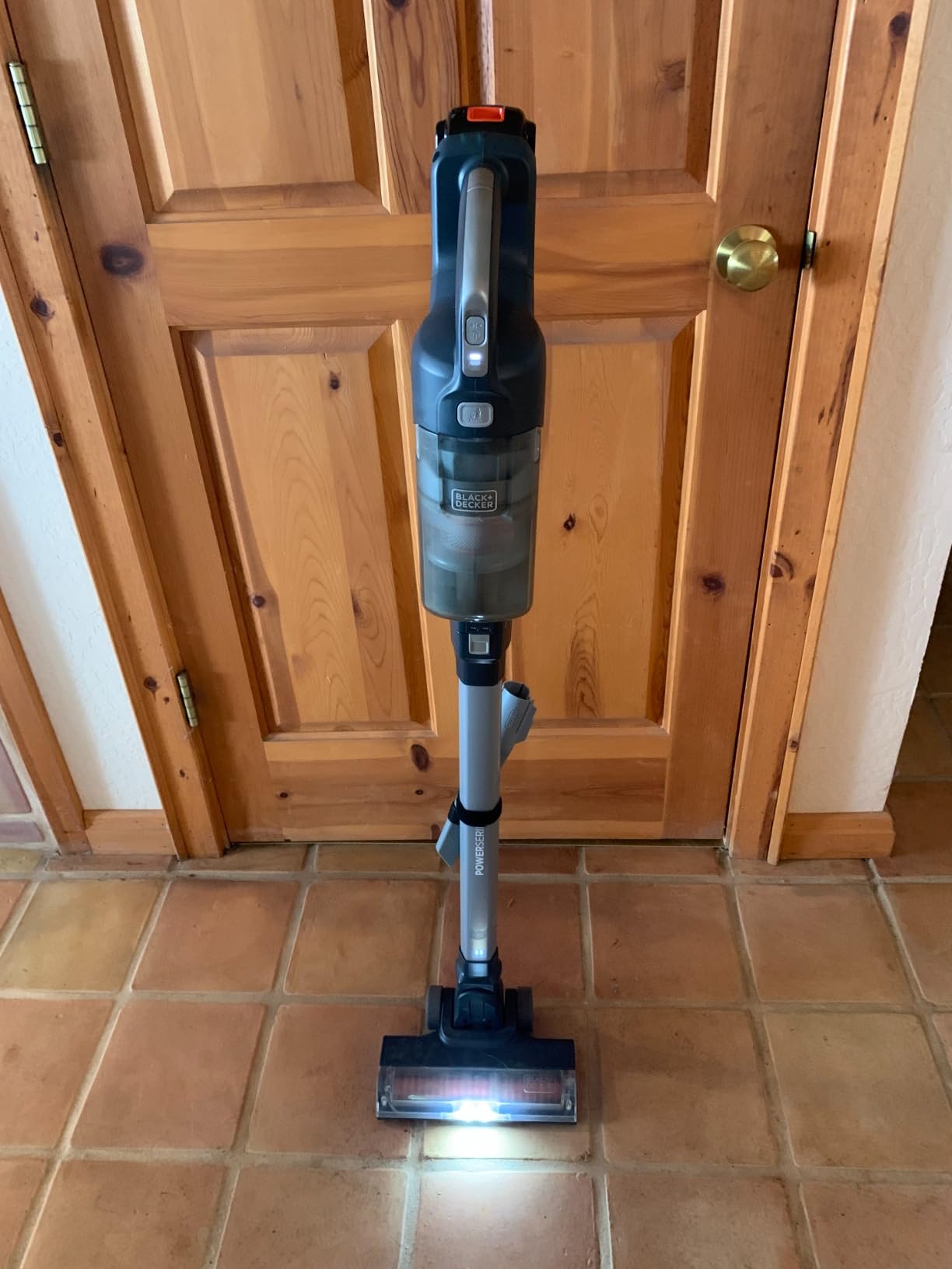 BLACK+DECKER POWERSERIES 20V MAX Cordless Stick Vacuum Cleaner, Household Vacuum Cleaners for Hardwood Floors and Carpet, LED Lights, Detachable, Anti-Tangle, Lightweight, Bagless (BHFEA18D1) customer photo 1