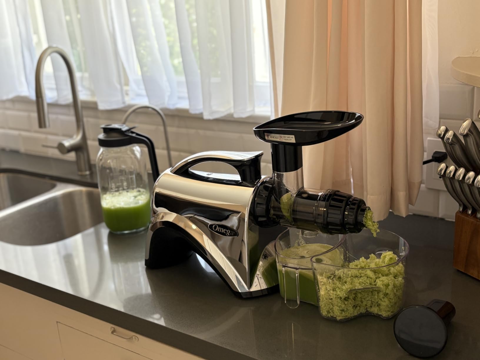 Omega Juicer Premium Vegetable and Fruit Juice Extractor and Nutrition System Makes Nut Milks Baby Food and Sorbets, Adjustable Pressure Settings 80-RPM Slow Masticating Juicer, 150-Watts, Red customer photo 1