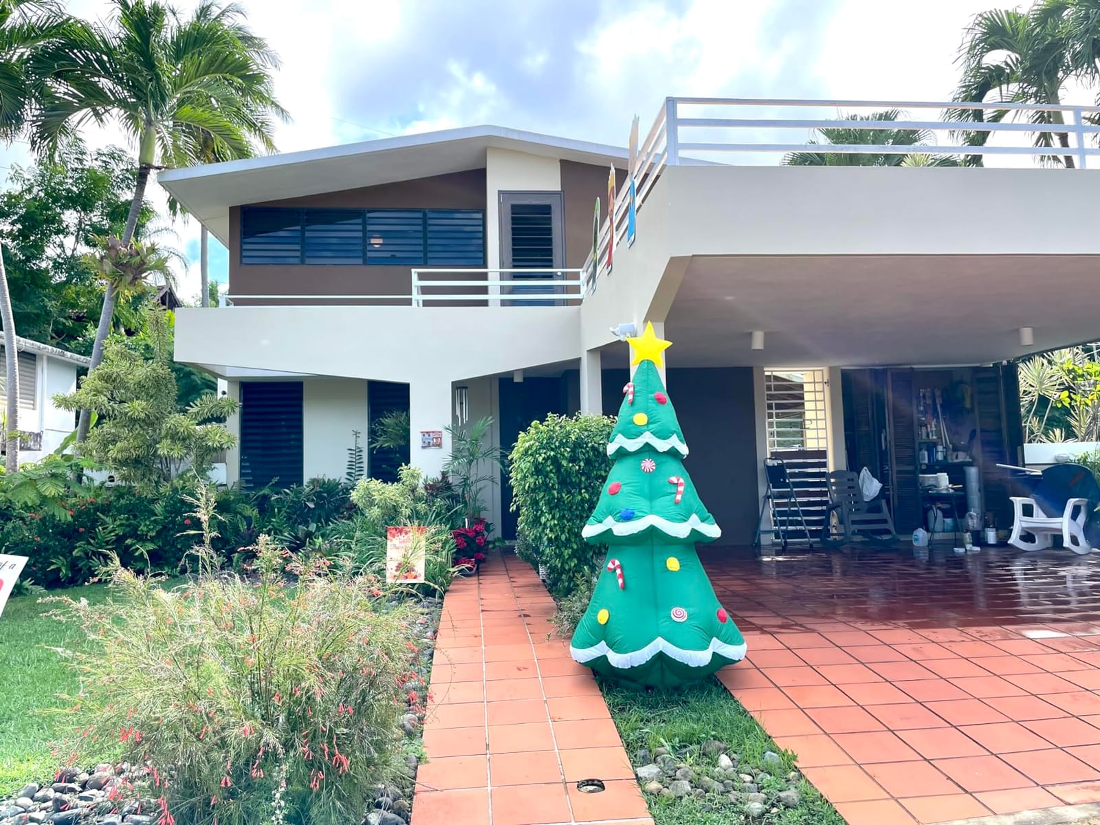 7 FT Tall Christmas Inflatables Tree Decorations Outdoor, Blow up Christmas Tree Yard Decor with LED Lights Star Treetop & Colorful Candy for Xmas Holiday Party Indoor Garden Patio Display Hall Lawn customer photo 2