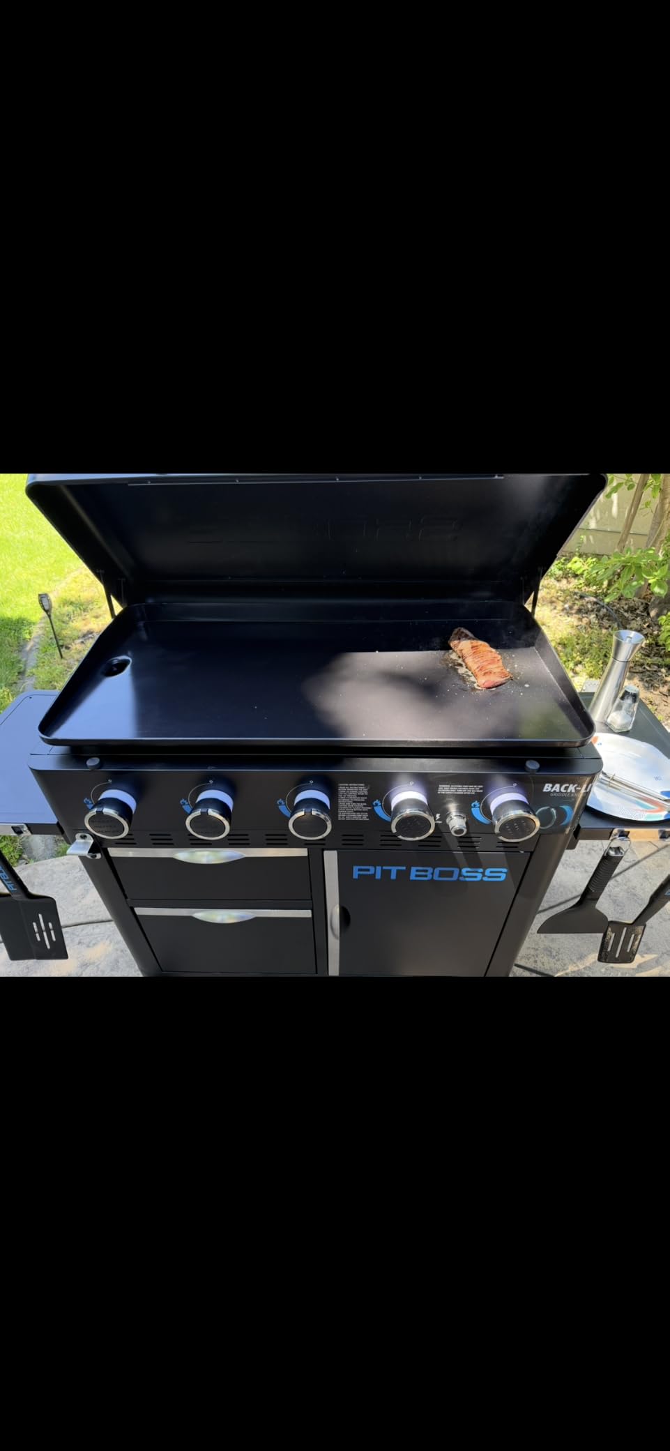 Pit Boss 5-Burner Propane Gas Ultimate Non-Stick Ceramic Coated Rust-Resistant Griddle Grill with Hard Cover, 647-Sq. In. (35