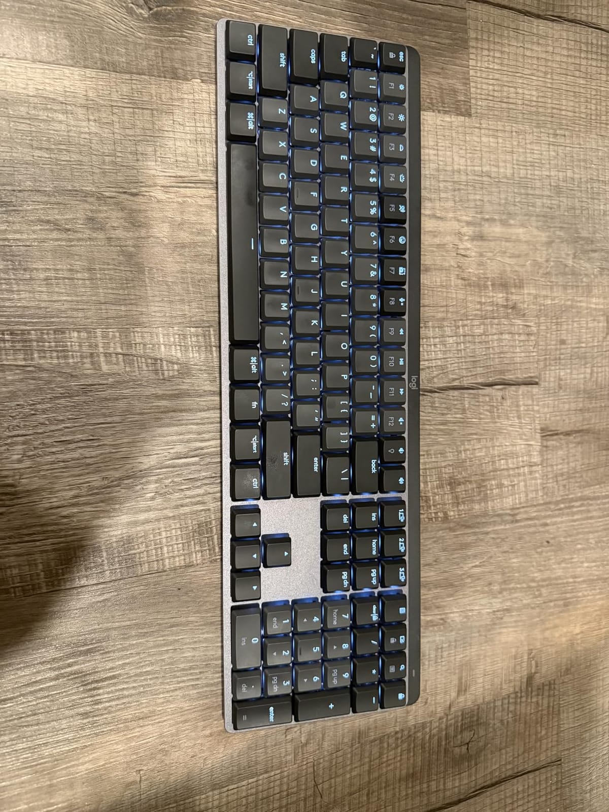 Logitech MX Mechanical Wireless Illuminated Keyboard Tactile - Graphite - Low-profile full-size, 3 device Bluetooth pairing, Smart backlight auto-adjusts, USB-C rechargeable, Up to 15 day battery customer photo 2