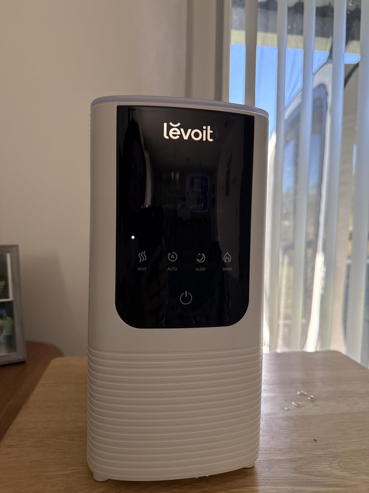 Levoit Humidifiers for Bedroom, Smart Warm and Cool Mist, Symptom Relief | OasisMist 4.5L Top-Fill Tank Runs 45H, Large Room, Auto Customized Humidity, 26dB Quiet, Essential Oil, Easy to Clean, White customer photo 2