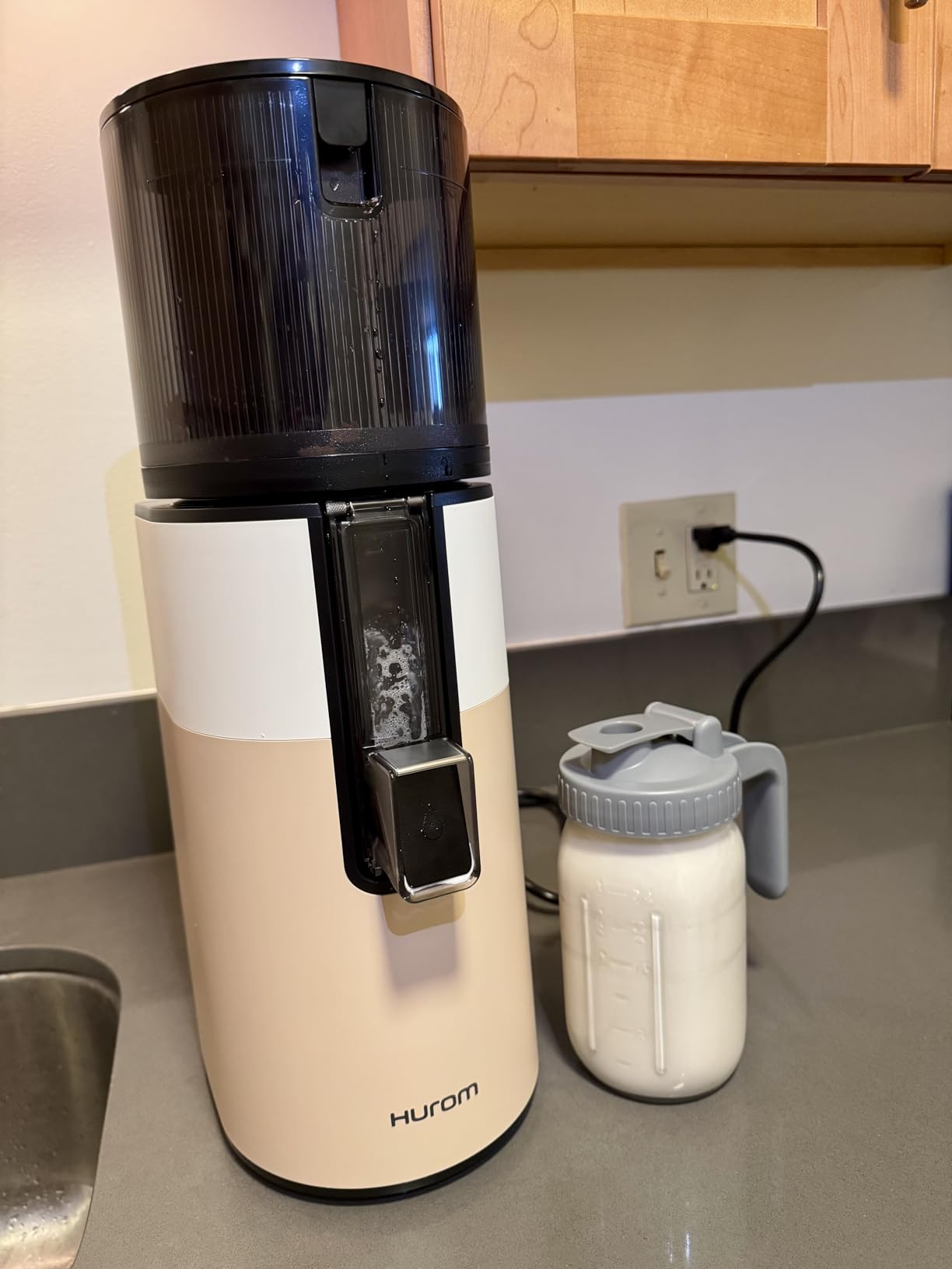 Hurom H400 Cold Press Juicer Machine, Award Winning Masticating Slow Juicer, Easy to Clean, Strainer & Hands Free with Self Feeding, Wide Mouth Hopper, Easy Assembly (Matte Black) customer photo 2