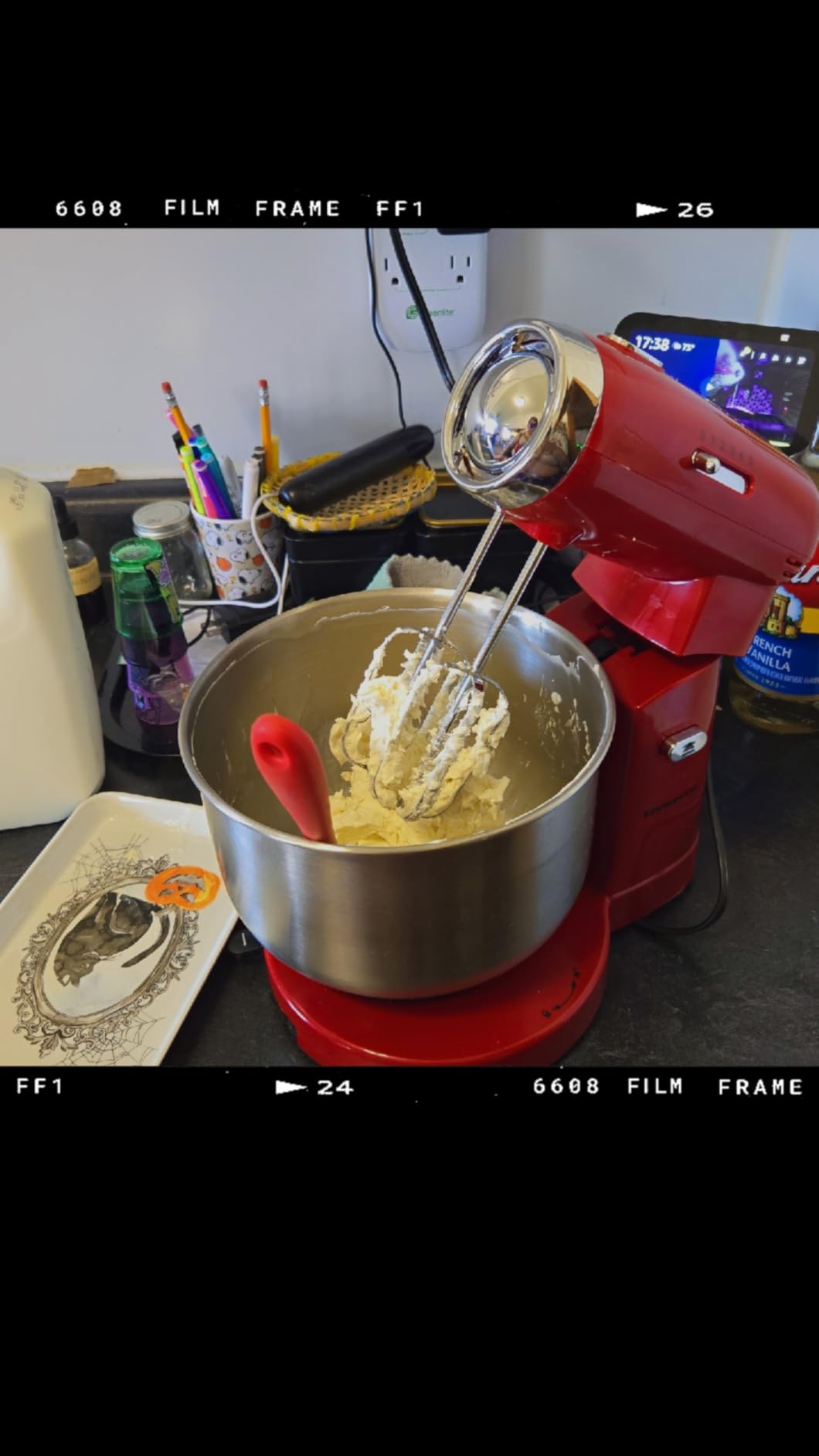 OVENTE Electric Stand Mixer, 3.5 QT, 5 Mixing Speeds, 250W, Black SM680B | Stainless Steel Mixing Bowl, Portable and Lightweight with 2 Egg Beater Whisk and Dough Hook customer photo 1