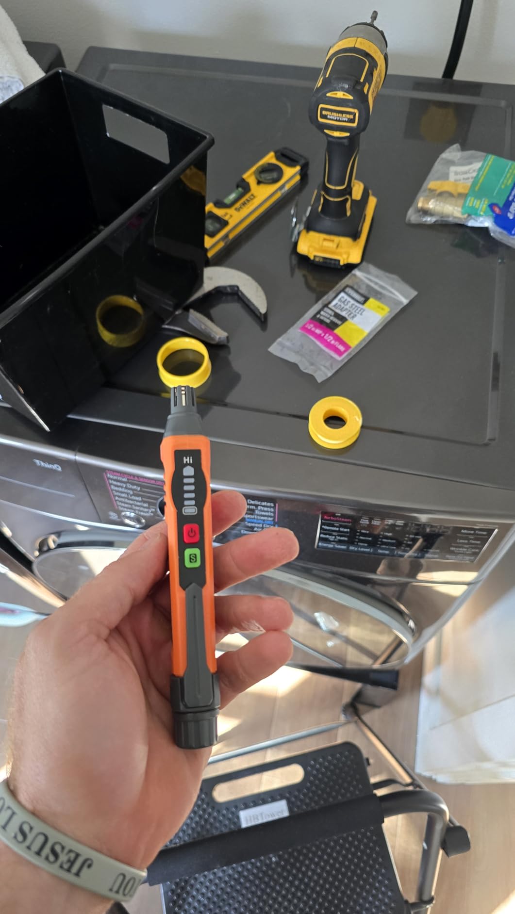 Natural Gas Detector, TopTes PT177 Gas Leak Detector with Audible & Visual Alarm, Portable Gas Sniffer to Locate Combustible Leak Sources Like Methane, Propane for Home (Includes Battery x2)-Orange customer photo 1