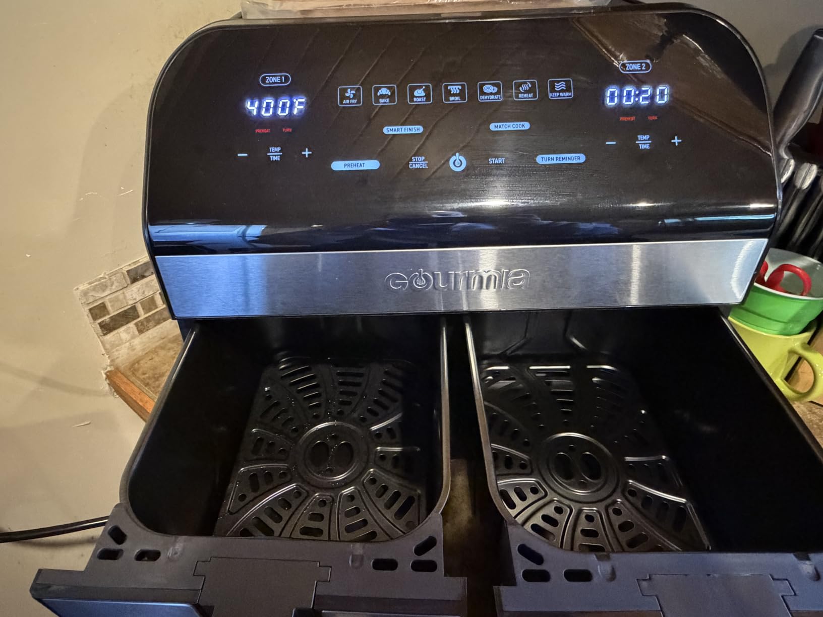 Gourmia Dual Basket Air Fryer - 10 Qt Large Capacity, FryForce360º, Digital Display with 7 Presets, Roast, Bake, Broil, Dehydrate, Match Cook, Sync Finish, Dishwasher Safe Accessories, Black customer photo 2
