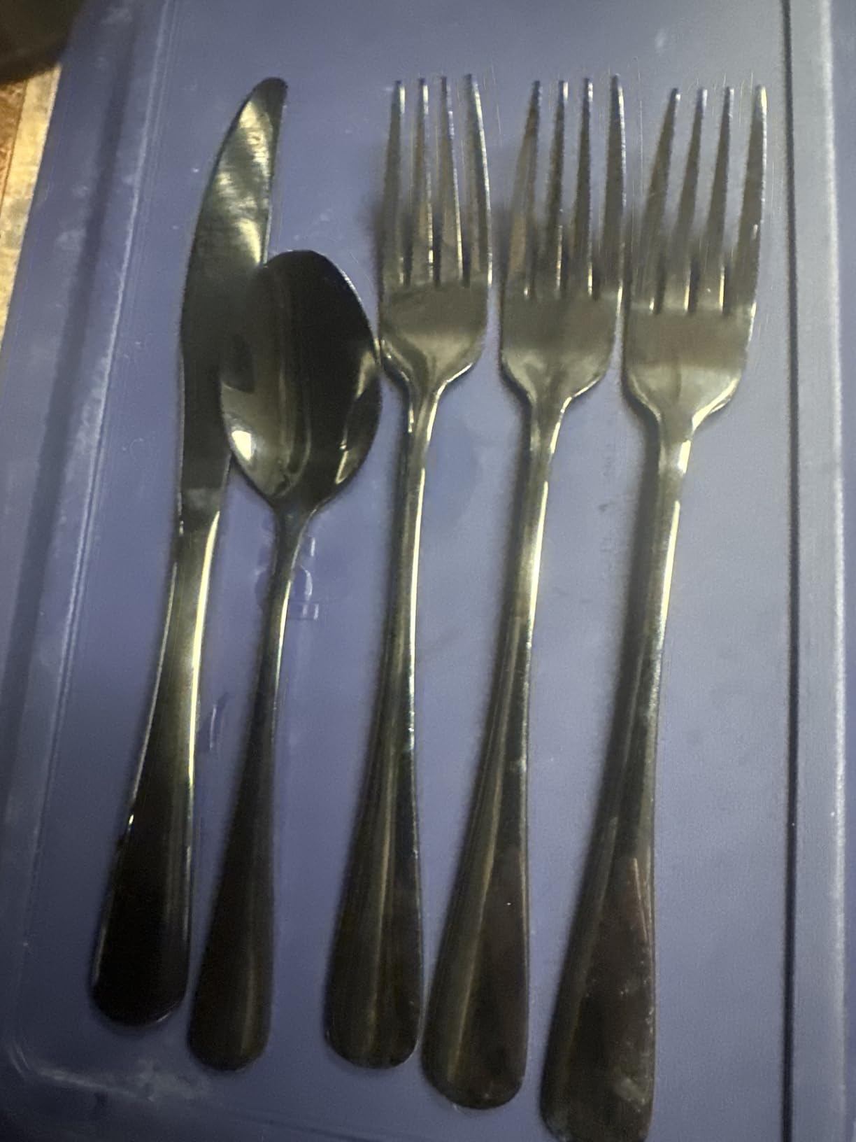 EWFEN 24-Piece Black Silverware Set with Steak Knives, Black Flatware Set for 4, Food-Grade Stainless Steel Tableware Cutlery Set, Mirror Finished Utensil Sets for Home Restaurant, Round Edge customer photo 1