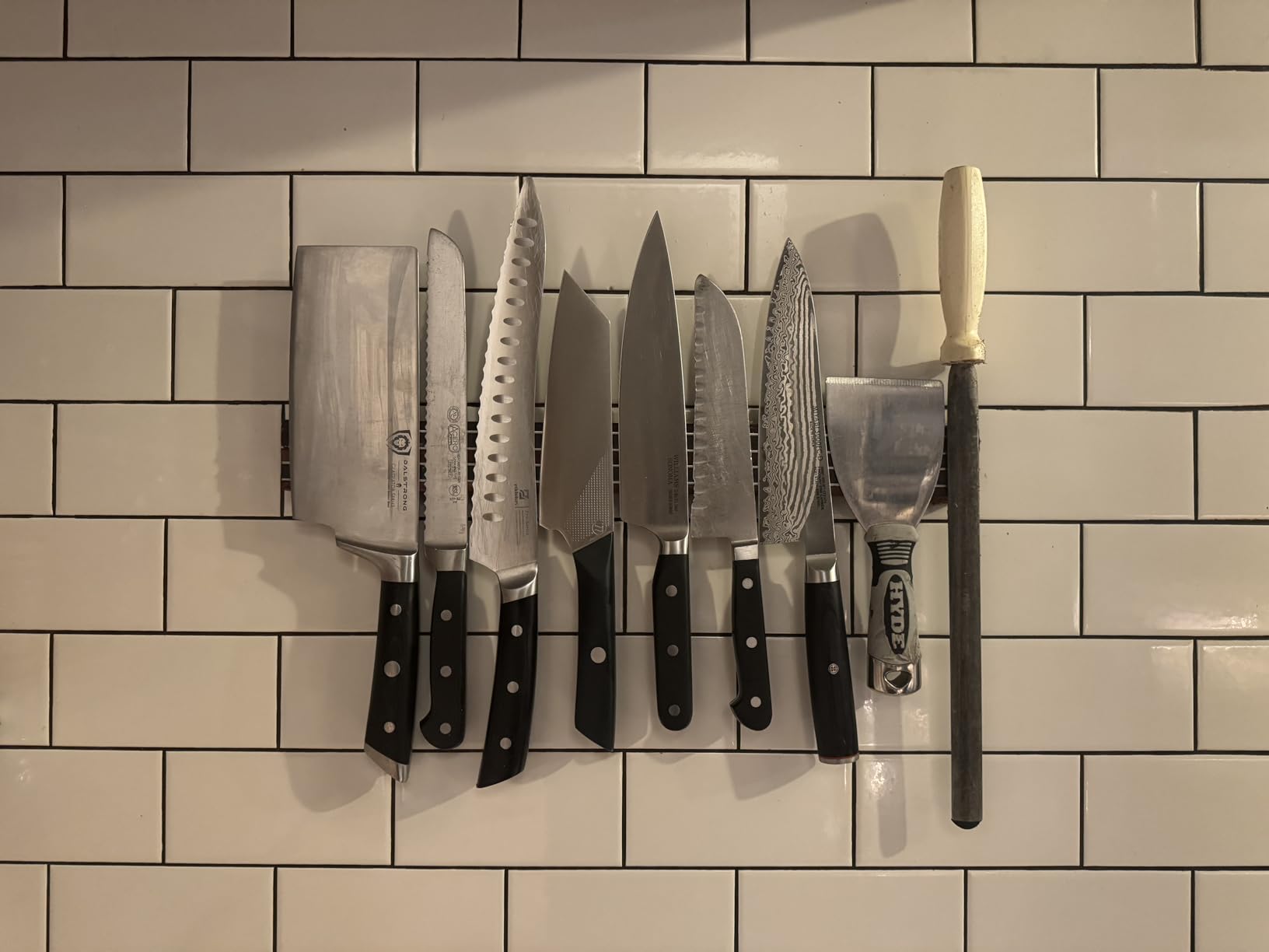 Resharpenable Bread Knife for Homemade Bread, 10 Inch Serrated Sourdough Knife with Offset Handle, Innovative Wavy Edge for Clean Slices Crusty Bread, Bagels, Pineapple & Tomatoes, Gift Box customer photo 1