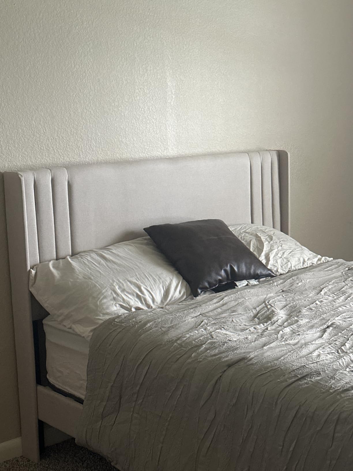 Gizoon Queen Bed Frame with Wingback Headboard, Upholstered Platform Bed | Bed Frame with Padded Headboard,Wooden Slats, Noise-Free, No Box Spring Needed, Easy Assembly,Beige customer photo 1