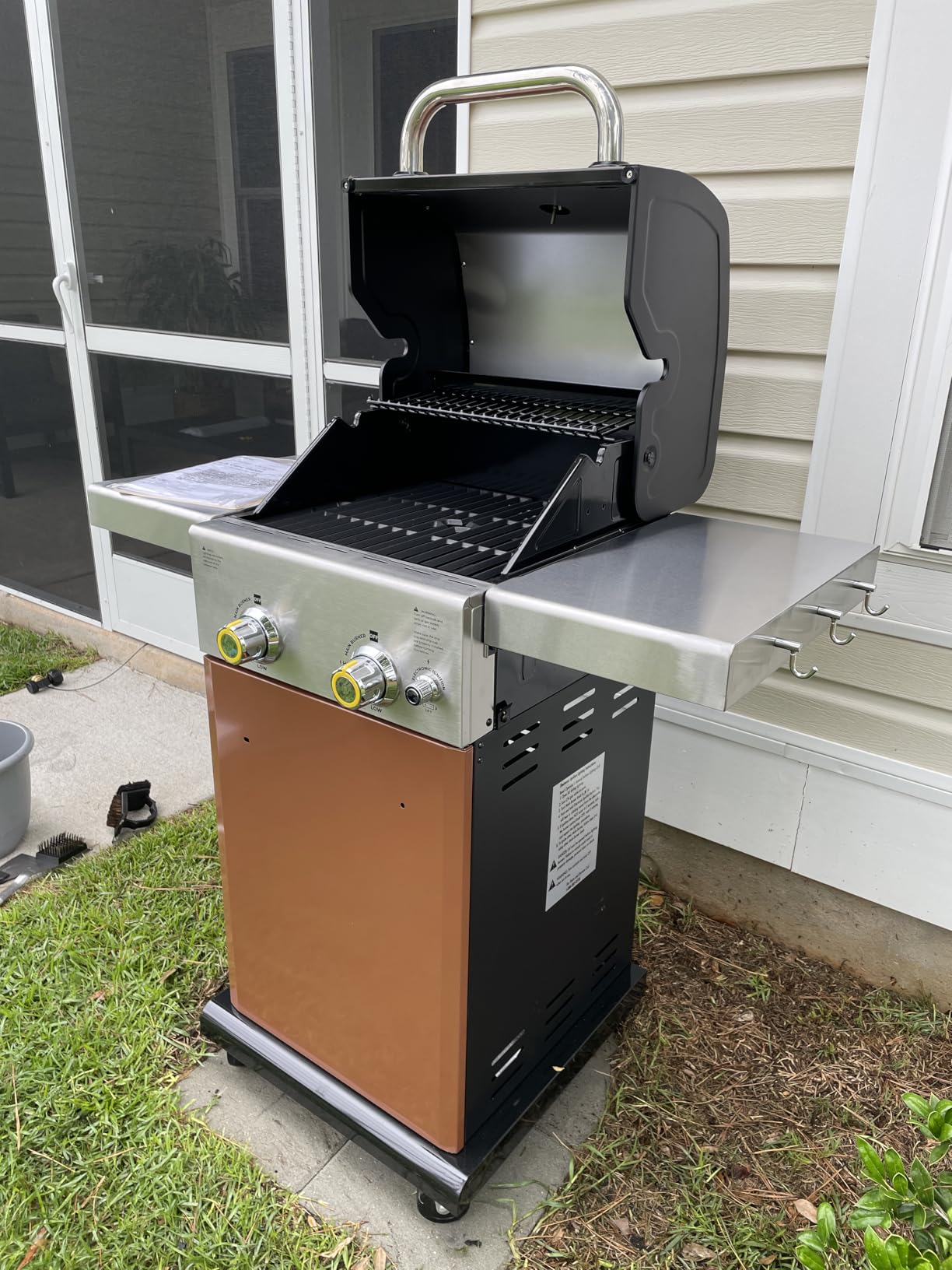 Permasteel 2-Burner Propane Gas Grill, BBQ Grill with Foldable Side Tables & Tool Hooks, Perfect for Outdoor Cooking, Patio & Garden, Black/Copper customer photo 1