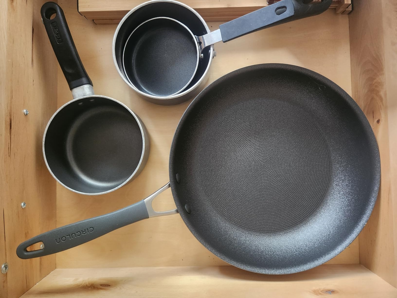 Circulon A1 Series with ScratchDefense Nonstick Induction Pots and Pans Cookware Set, 9-Piece, Graphite customer photo 2