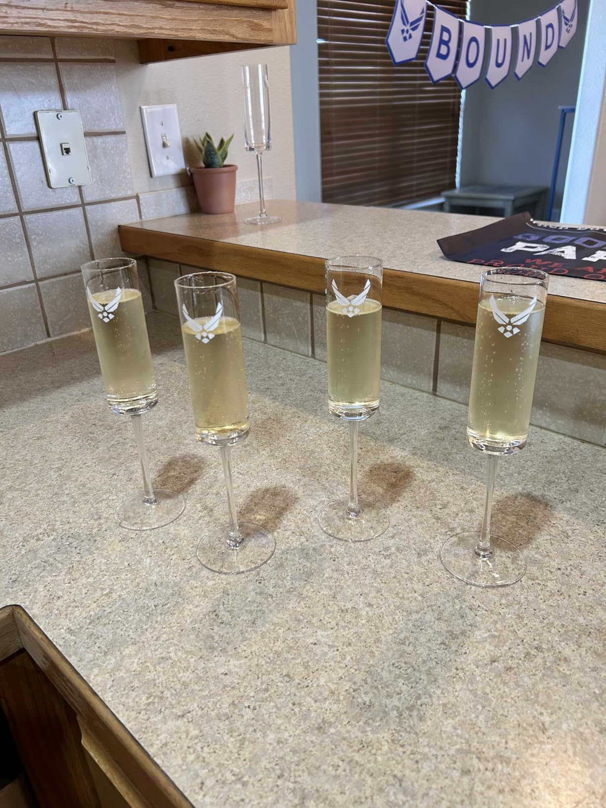 BACLIFE Crystal Champagne Flutes Set of 6 - Hand Blown Champagne Glasses With Long Stem - 6.5 oz customer photo 1