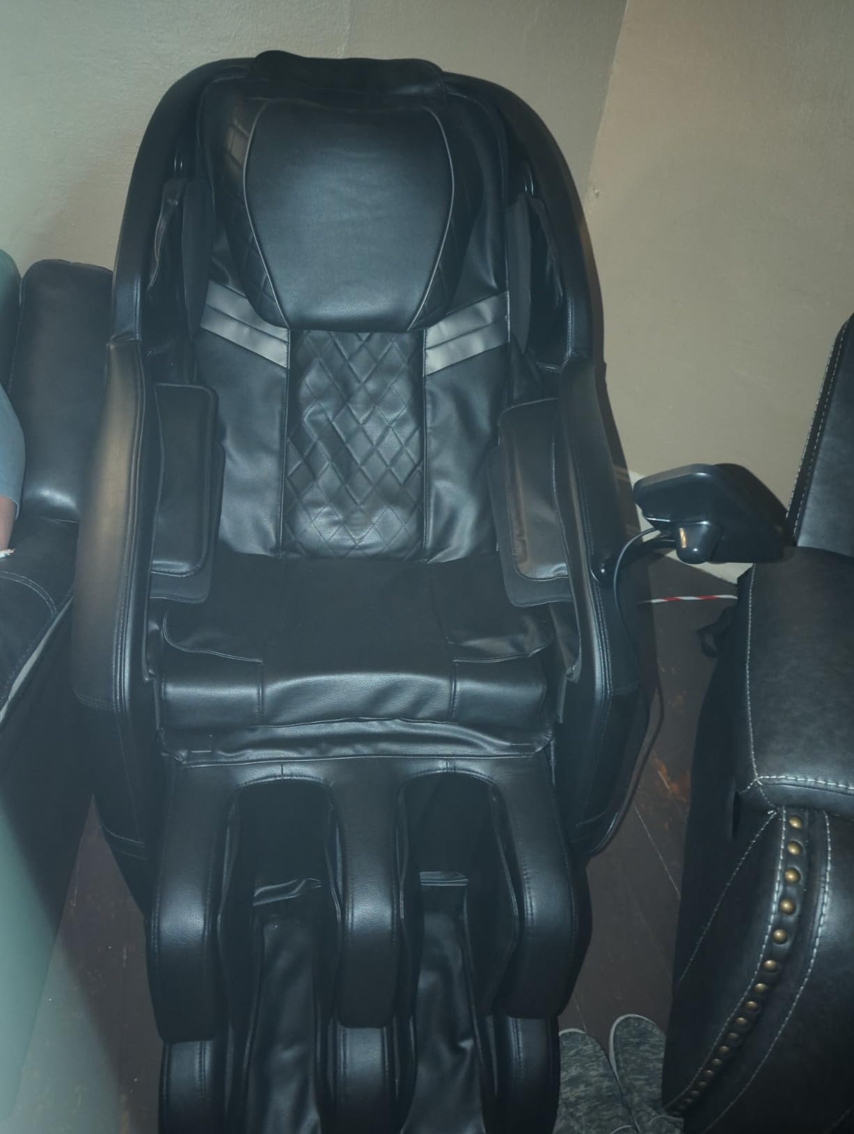 Mazzup Massage Chair Full Body with Heat, Full Body Zero Gravity Shiatsu Massage Chair, Kneading Recliner w/ 20 Auto Modes, Foot Massage, Bluetooth, USB Charging Port, Touch Screen Controller customer photo 1