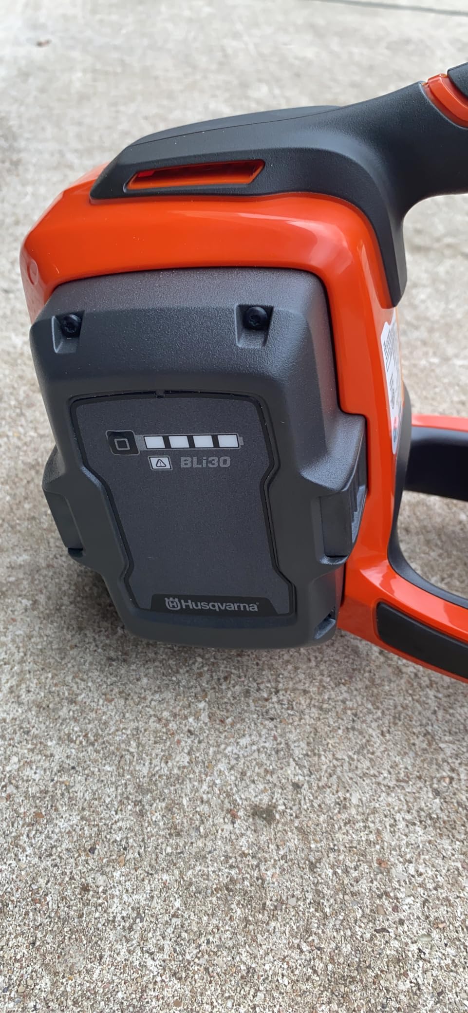 Husqvarna Leaf Blaster 350iB Battery Powered Cordless Leaf Blower, 200-MPH 800-CFM, Brushless Motor and Quiet Operation, 40V Lithium-Ion 7.5 Ah Battery and Charger Included customer photo 2