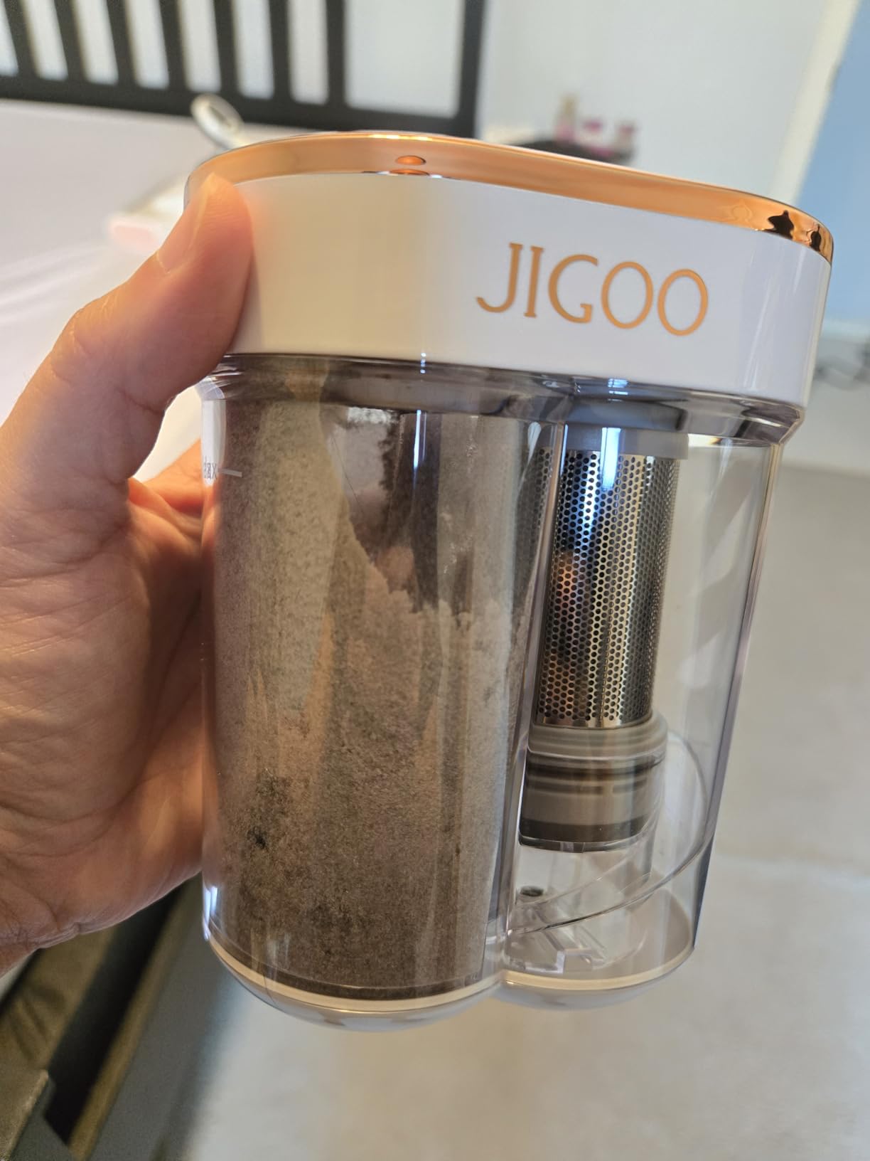 JIGOO J300 Bed Vacuum Cleaner, Dust Sensor, Pet Hair, UV and Heat, Corded | Mattress vacuum cleaner with 500W motor, 13Kpa suction, UV-C light and 130°F heat for pet hair on beds, sofas, White customer photo 2