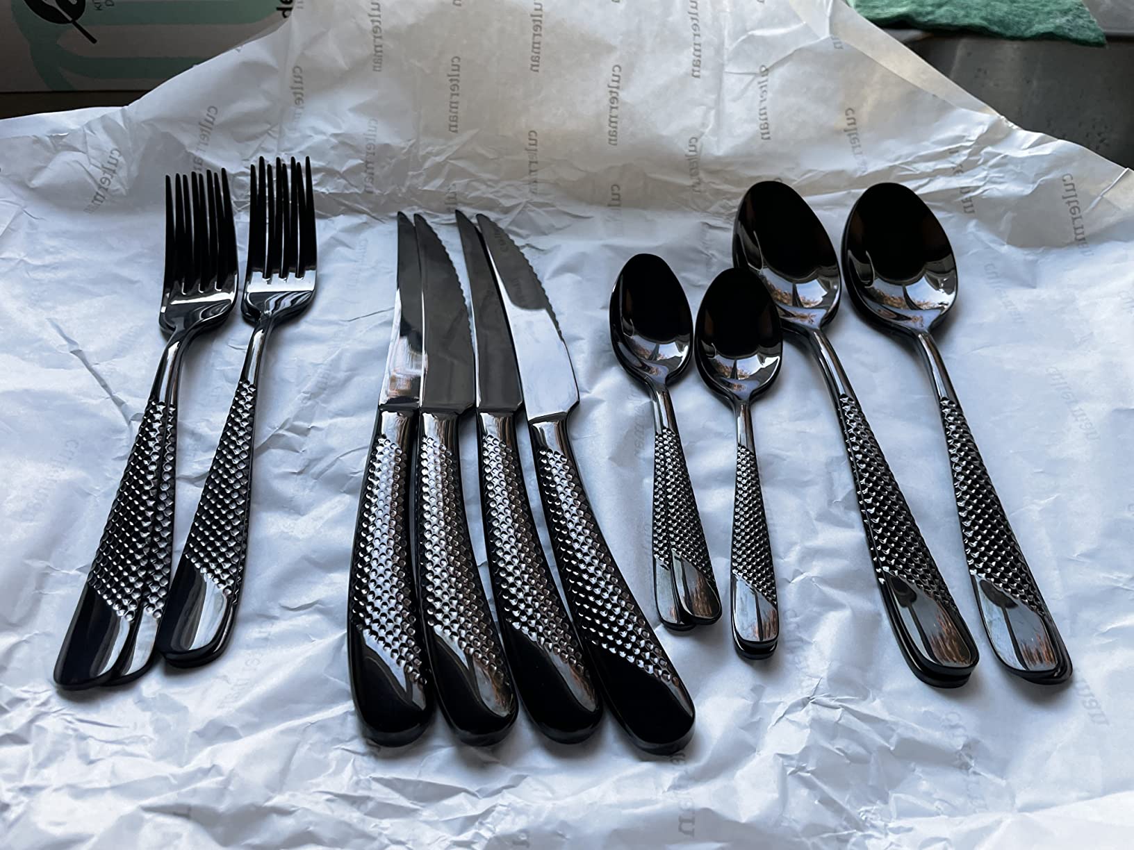 16-Piece Luxury Gold Hammered 18/10 Stainless Steel Silverware Set | Ultra Sharp 2-IN-1 Serrated Knives, Premium Titanium Coating, Non-Slip Handle, Service for 4, Rust Resistant, Dishwasher Safe customer photo 2