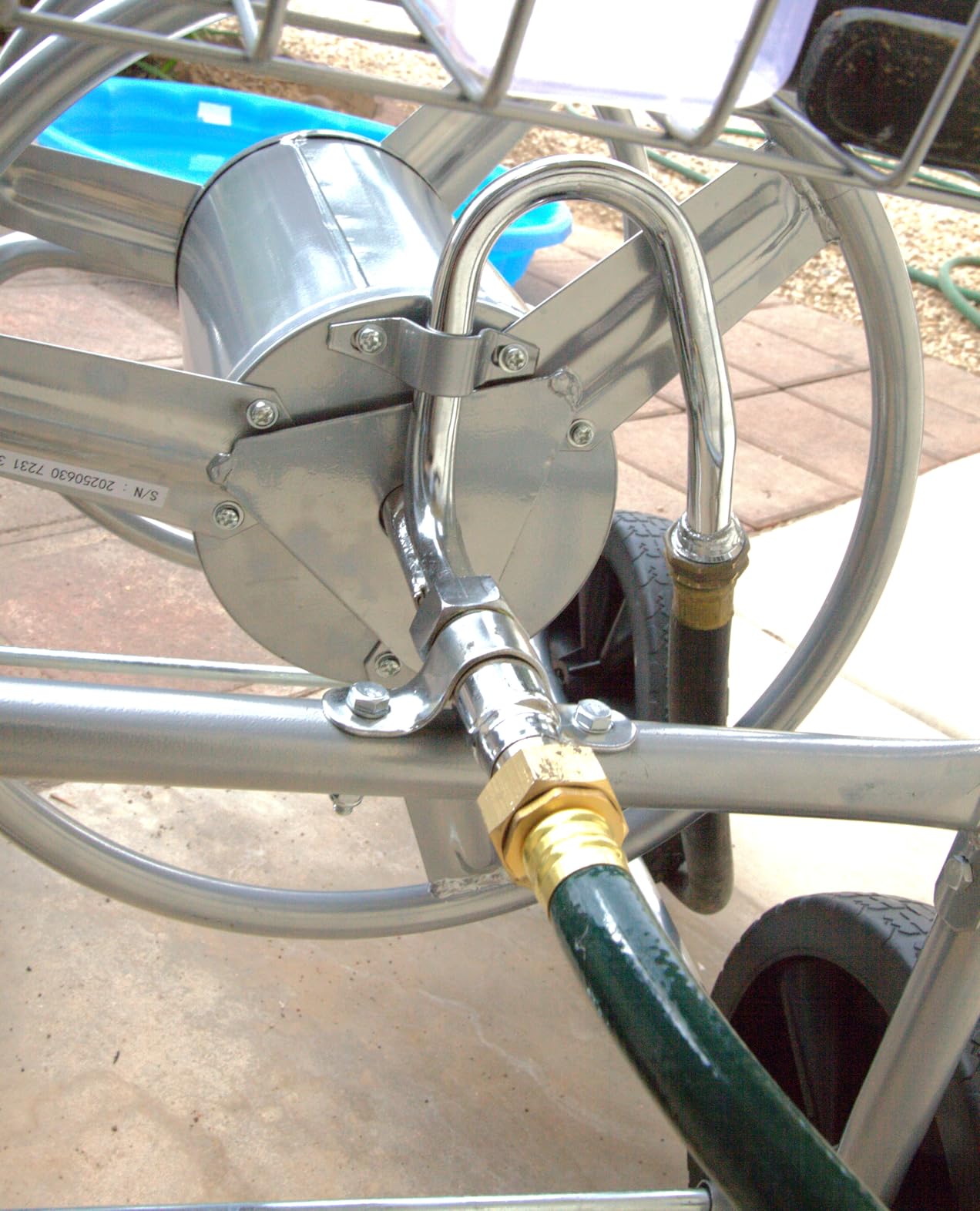 VEVOR Hose Reel Cart, Hold Up to 300 ft of 5/8 inch Hose, Garden Water Hose Cart with 4 Wheels customer photo 1